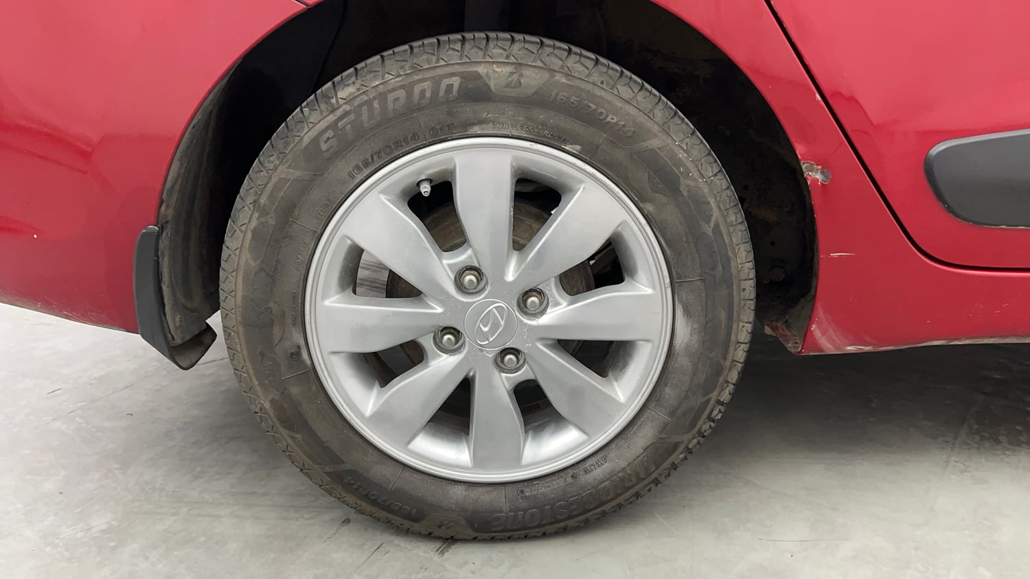 Used 2016 Hyundai Xcent SX 1.1 CRDi Diesel Manual tyres RIGHT REAR TYRE RIM VIEW