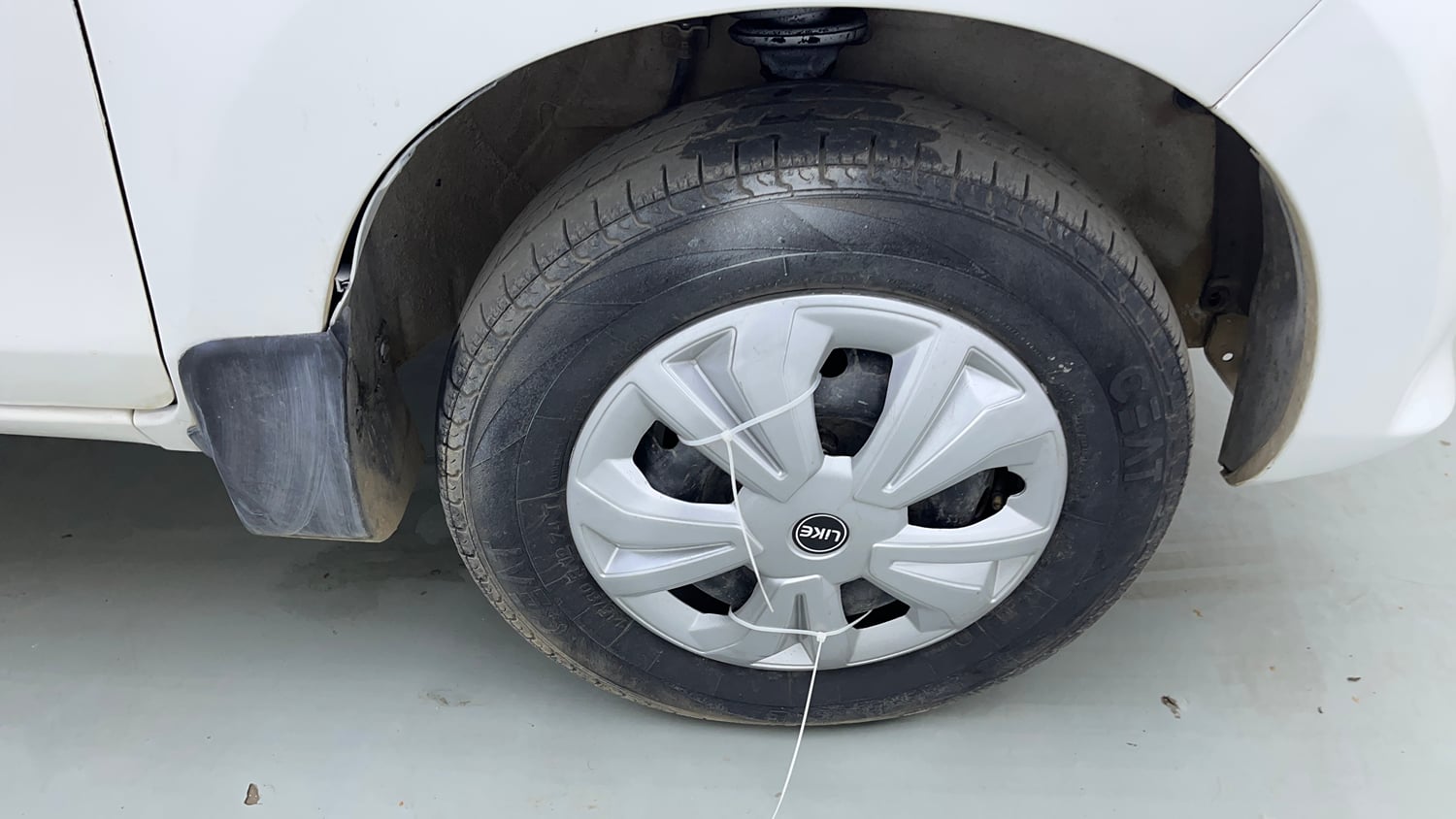 Used 2013 Maruti Suzuki Alto 800 Lxi Petrol Manual tyres RIGHT FRONT TYRE RIM VIEW