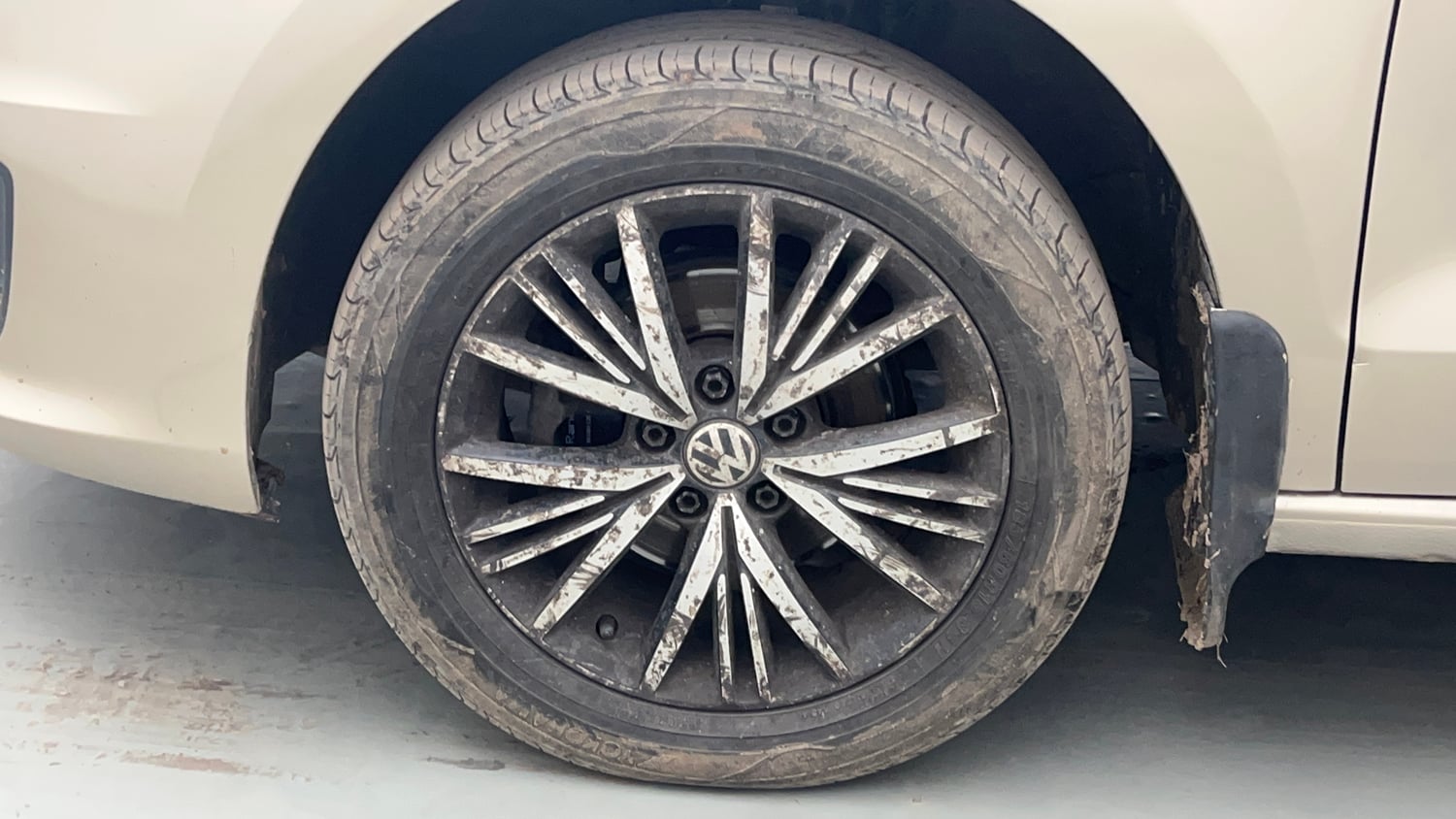 Used 2019 Volkswagen Vento Highline 1.6 (P) Petrol Manual tyres LEFT FRONT TYRE RIM VIEW
