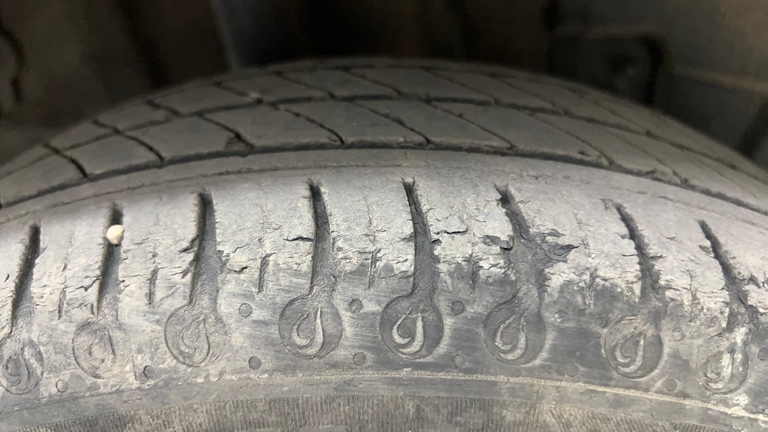 Used 2024 Tata Tigor XZA Plus iCNG Cng Automatic tyres RIGHT REAR TYRE TREAD VIEW
