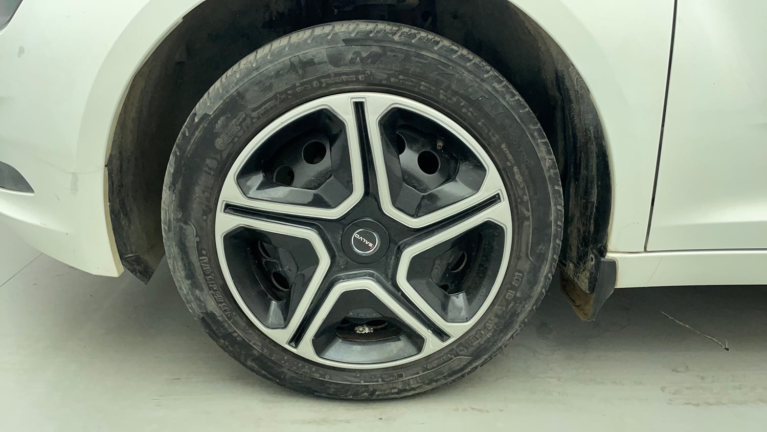 Used 2020 Tata Altroz XT Petrol Petrol Manual tyres LEFT FRONT TYRE RIM VIEW