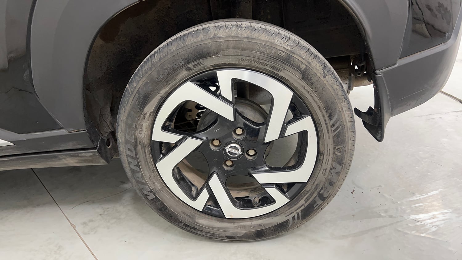 Used 2024 Nissan Magnite XV Premium Turbo CVT Petrol Automatic tyres LEFT REAR TYRE RIM VIEW