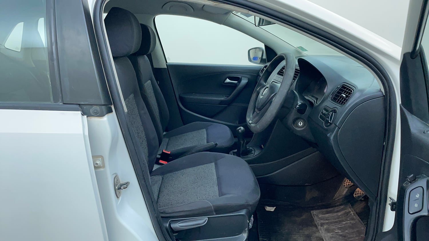 Used 2014 Volkswagen Polo Comfortline 1.2L (P) Petrol Manual interior RIGHT SIDE FRONT DOOR CABIN VIEW