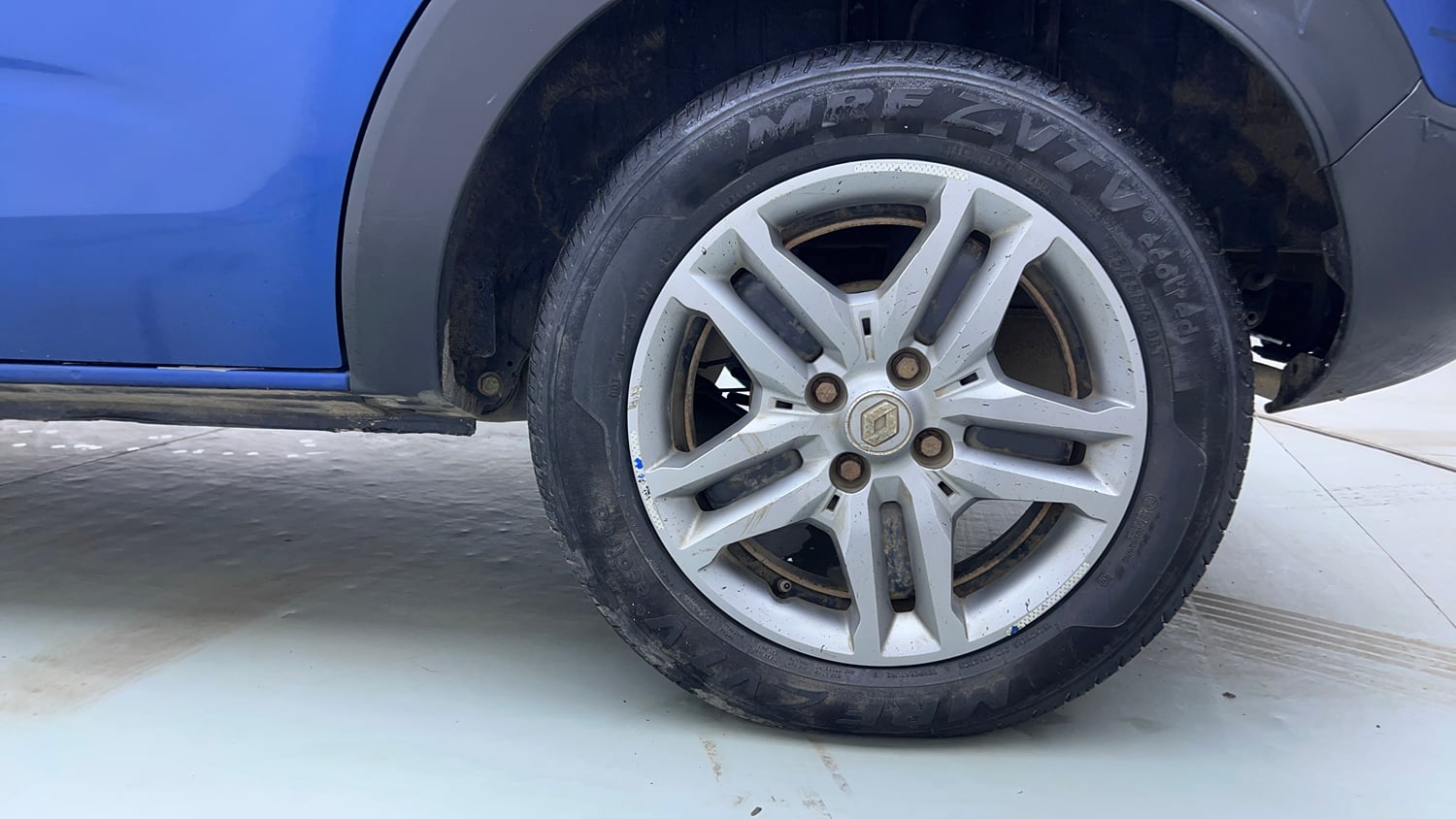 Used 2021 Renault Triber RXZ CNG (outside fitted) Cng Manual tyres LEFT REAR TYRE RIM VIEW
