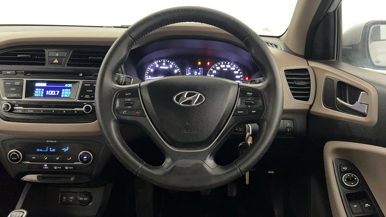 Used 2015 Hyundai Elite i20 Sportz 1.2 Petrol Manual interior STEERING VIEW