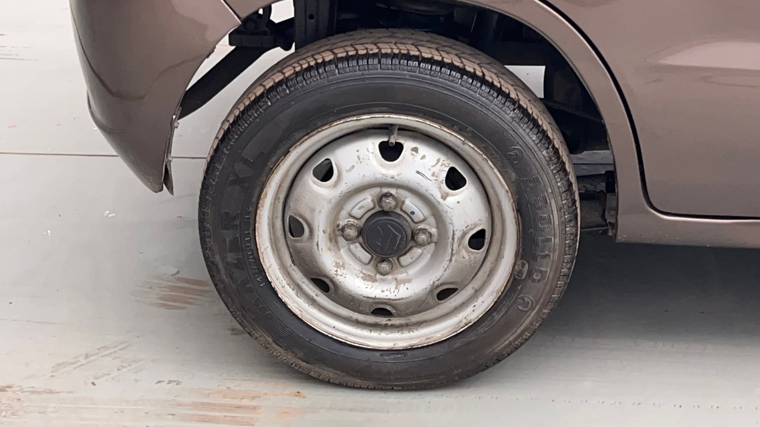 Used 2013 Maruti Suzuki Estilo LXi BS-IV Petrol Manual tyres RIGHT REAR TYRE RIM VIEW