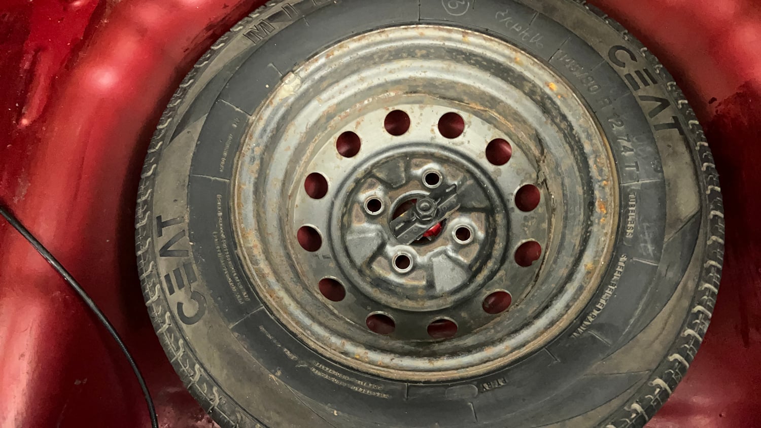 Used 2015 Hyundai Eon Era Petrol Manual tyres SPARE TYRE VIEW