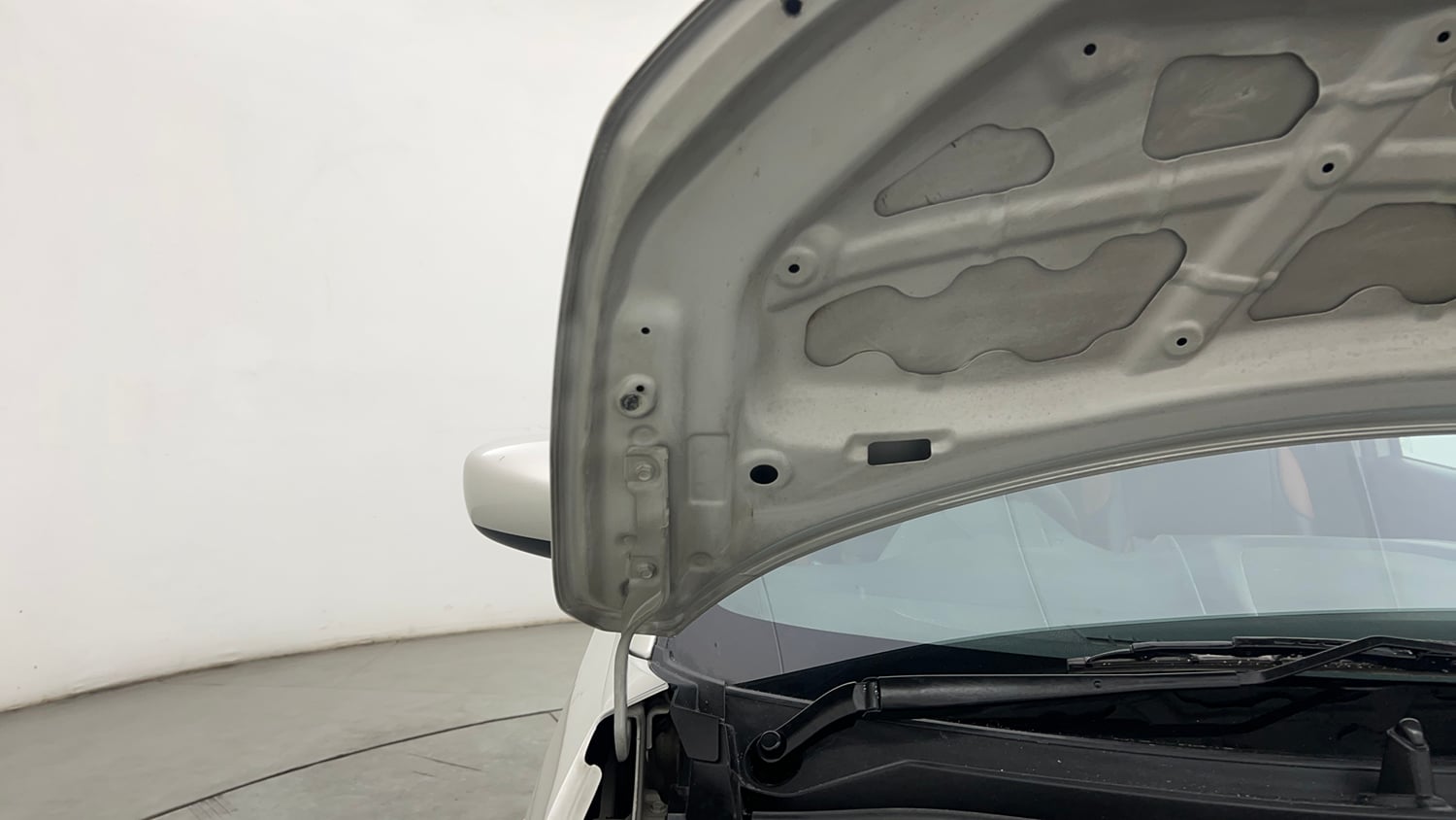 Used 2021 Maruti Suzuki Wagon R VXi (O) 1.2 AMT Petrol Automatic engine ENGINE RIGHT SIDE HINGE & APRON VIEW