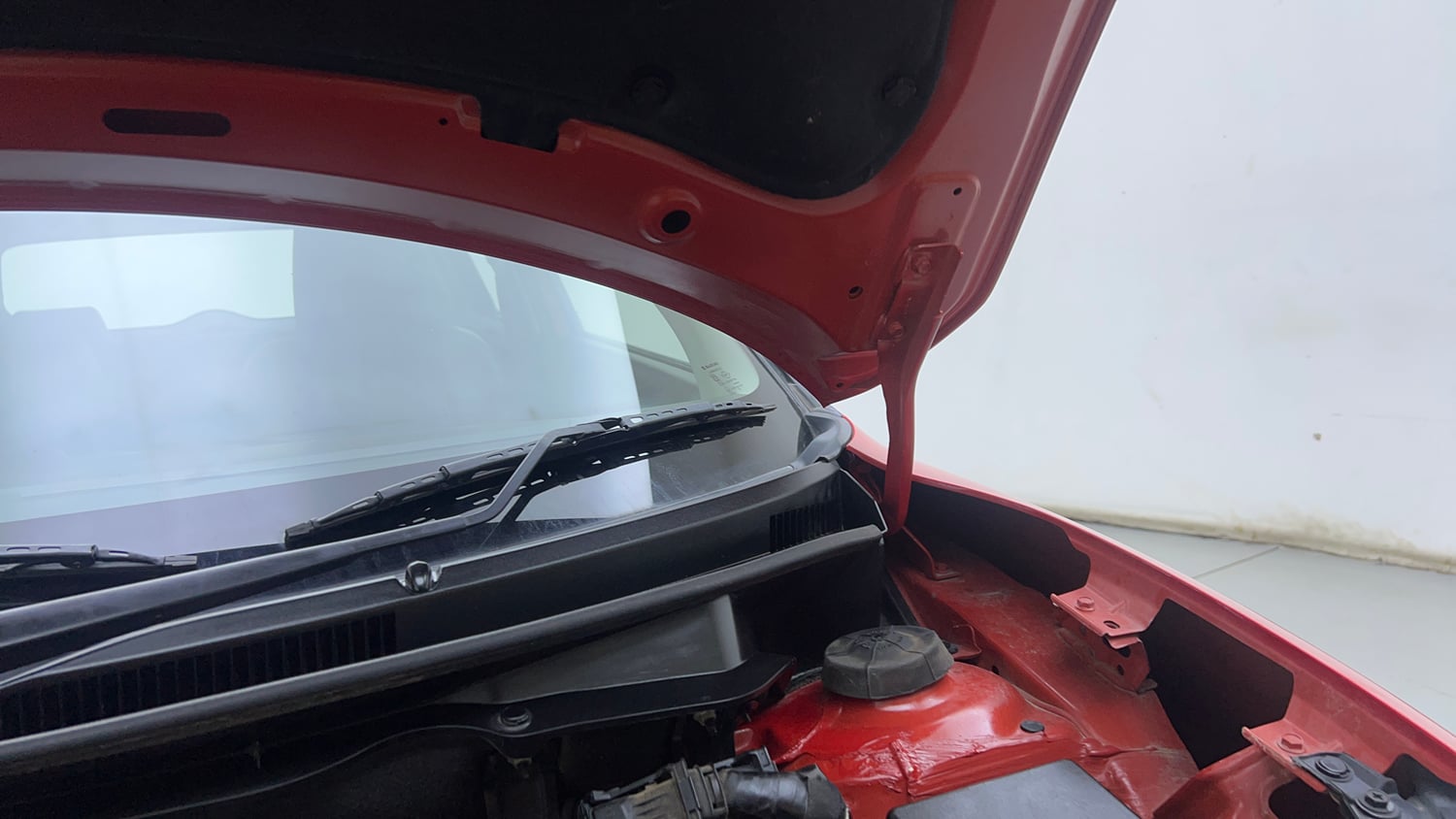 Used 2023 Maruti Suzuki Swift VXi Petrol Manual engine ENGINE LEFT SIDE HINGE & APRON VIEW