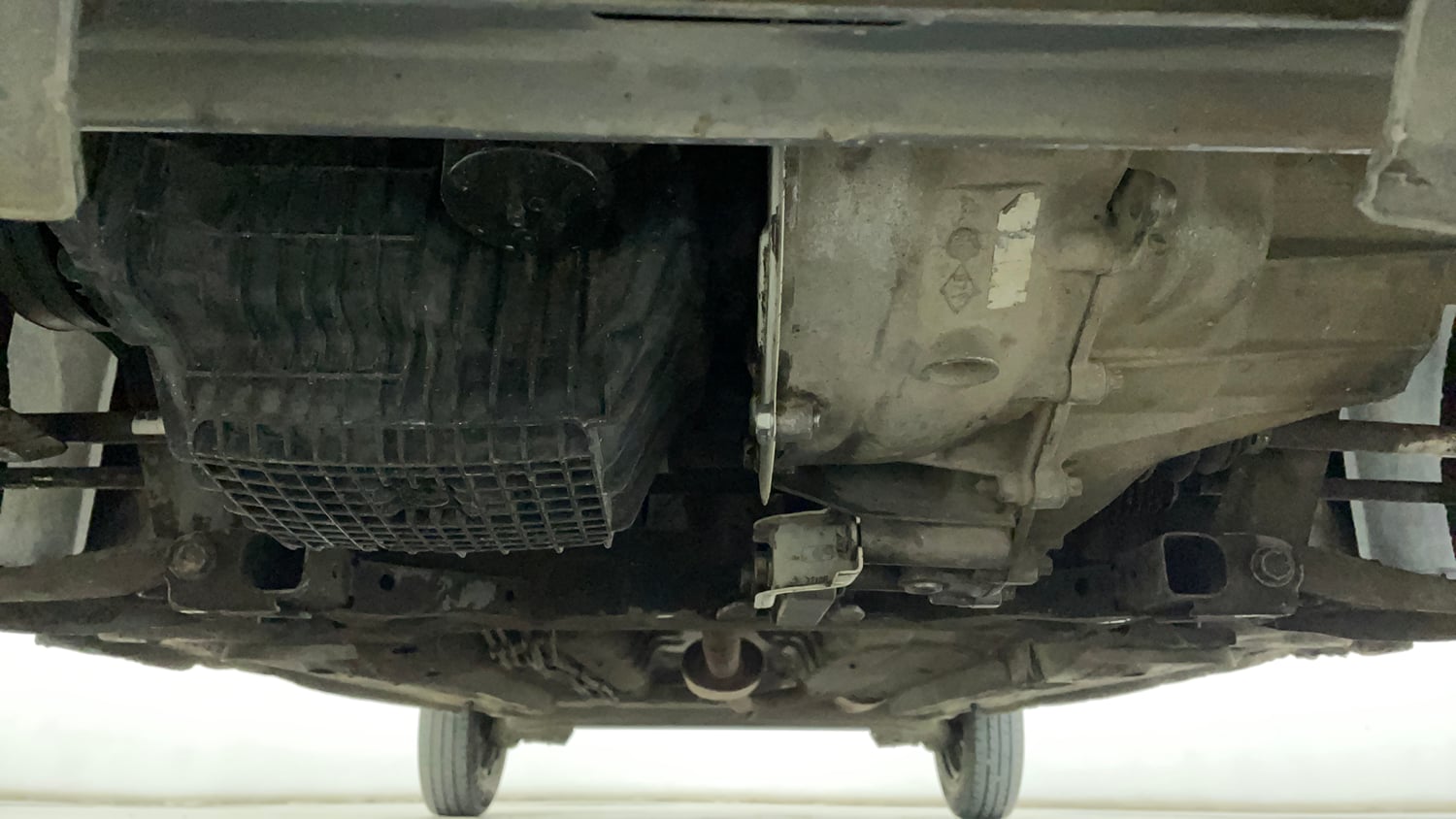 Used 2016 Renault Kwid RXT Petrol Manual extra FRONT LEFT UNDERBODY VIEW