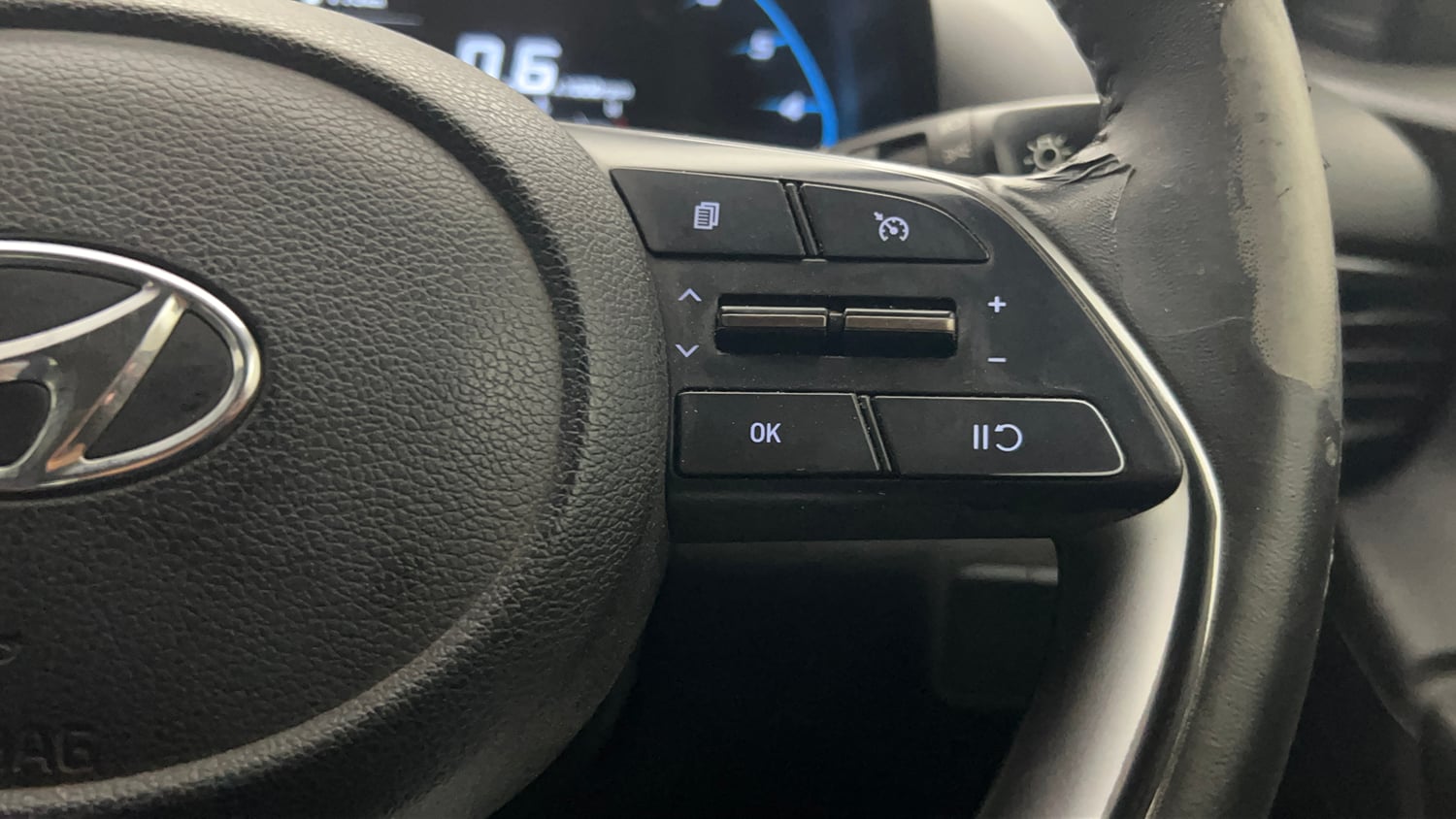 Used 2023 Hyundai i20 Asta 1.2 MT Petrol Manual top_features Cruise control