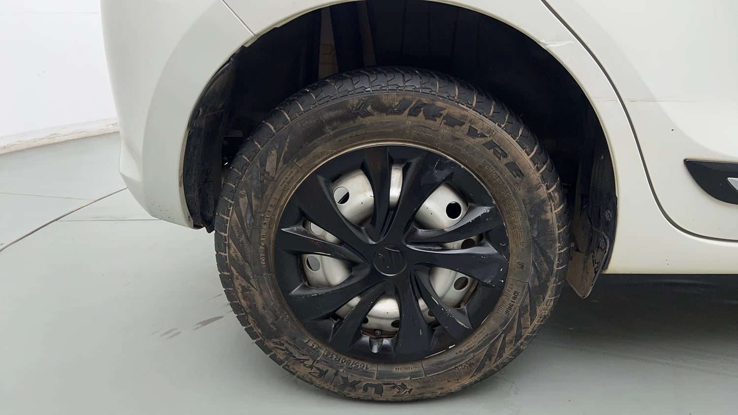 Used 2022 Maruti Suzuki Swift LXi Petrol Manual tyres RIGHT REAR TYRE RIM VIEW