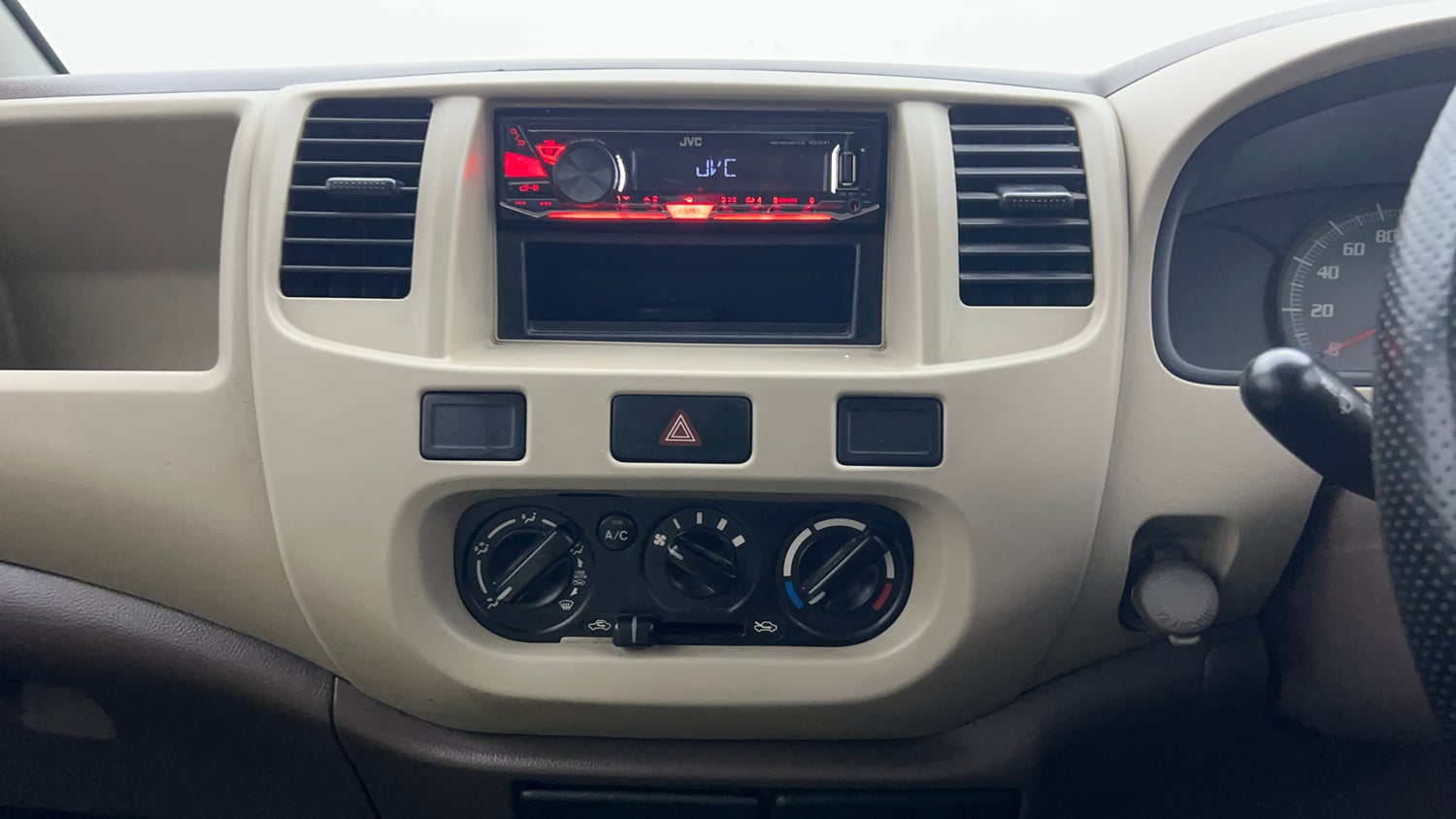 Used 2013 Maruti Suzuki Estilo LXi BS-IV Petrol Manual interior MUSIC SYSTEM & AC CONTROL VIEW