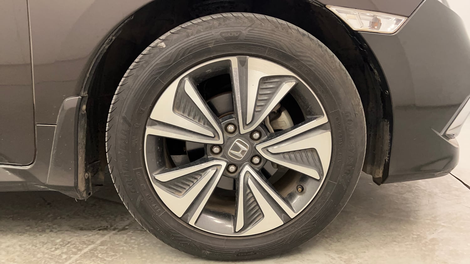Used 2019 Honda Civic ZX CVT Petrol Petrol Automatic tyres RIGHT FRONT TYRE RIM VIEW