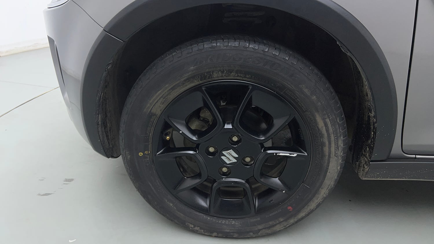 Used 2023 Maruti Suzuki Ignis Alpha 1.2 AMT Petrol Automatic tyres LEFT FRONT TYRE RIM VIEW
