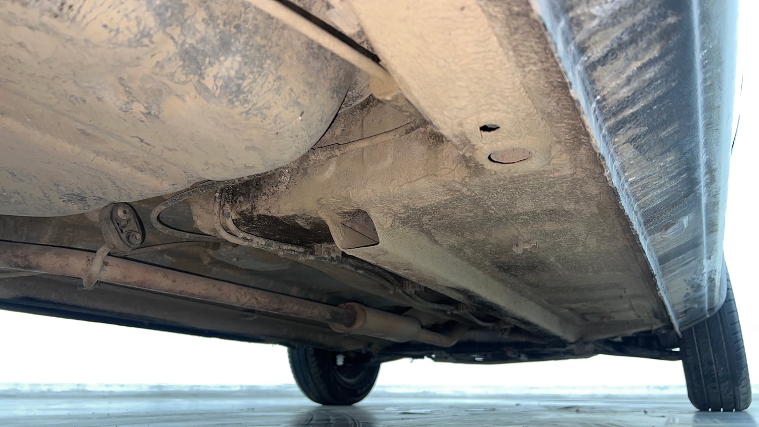 Used 2020 Renault Kwid RXT 1.0 Opt Petrol Manual extra REAR RIGHT UNDERBODY VIEW