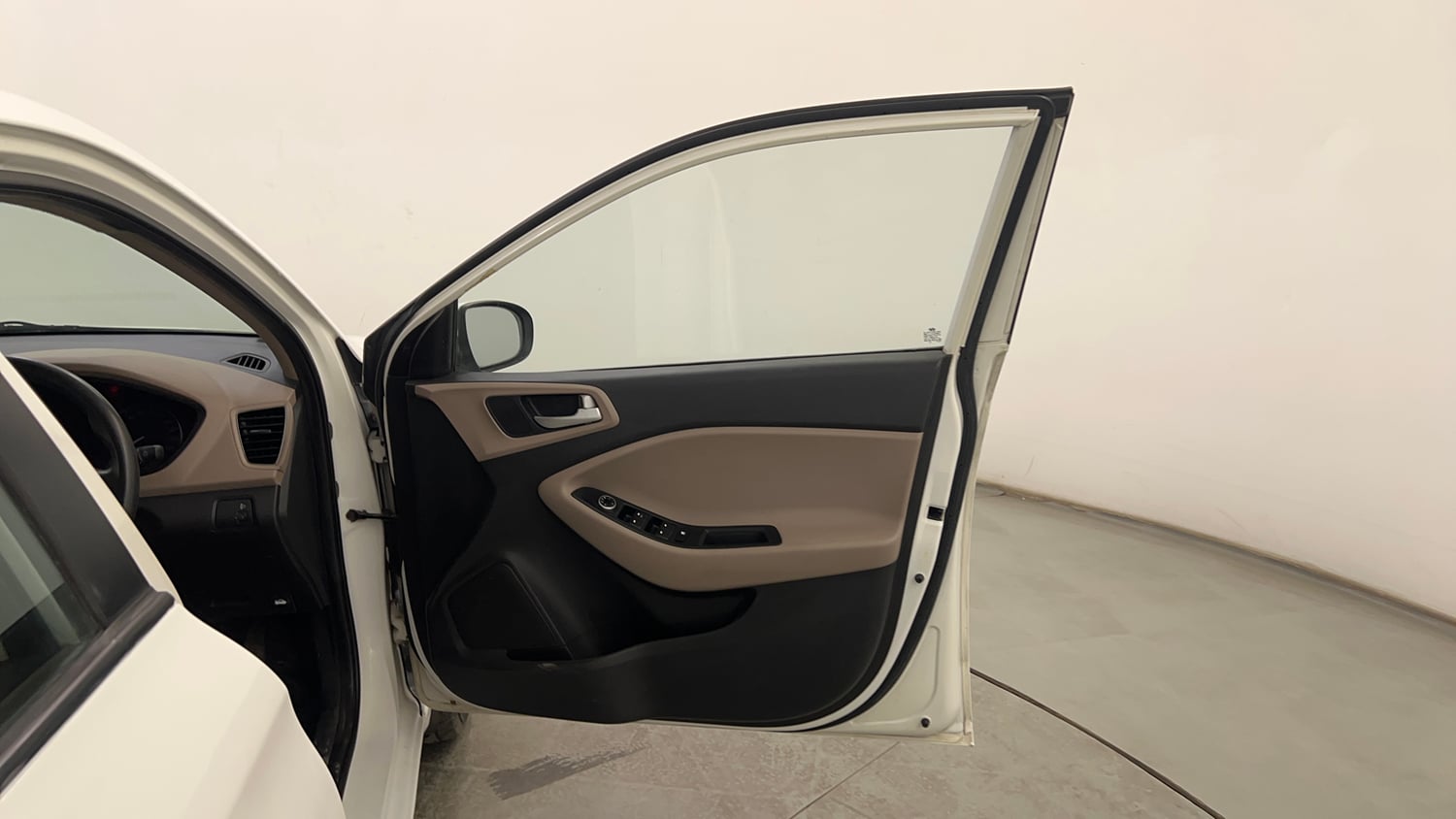 Used 2015 Hyundai Elite i20 Magna 1.2 Petrol Manual interior RIGHT FRONT DOOR OPEN VIEW