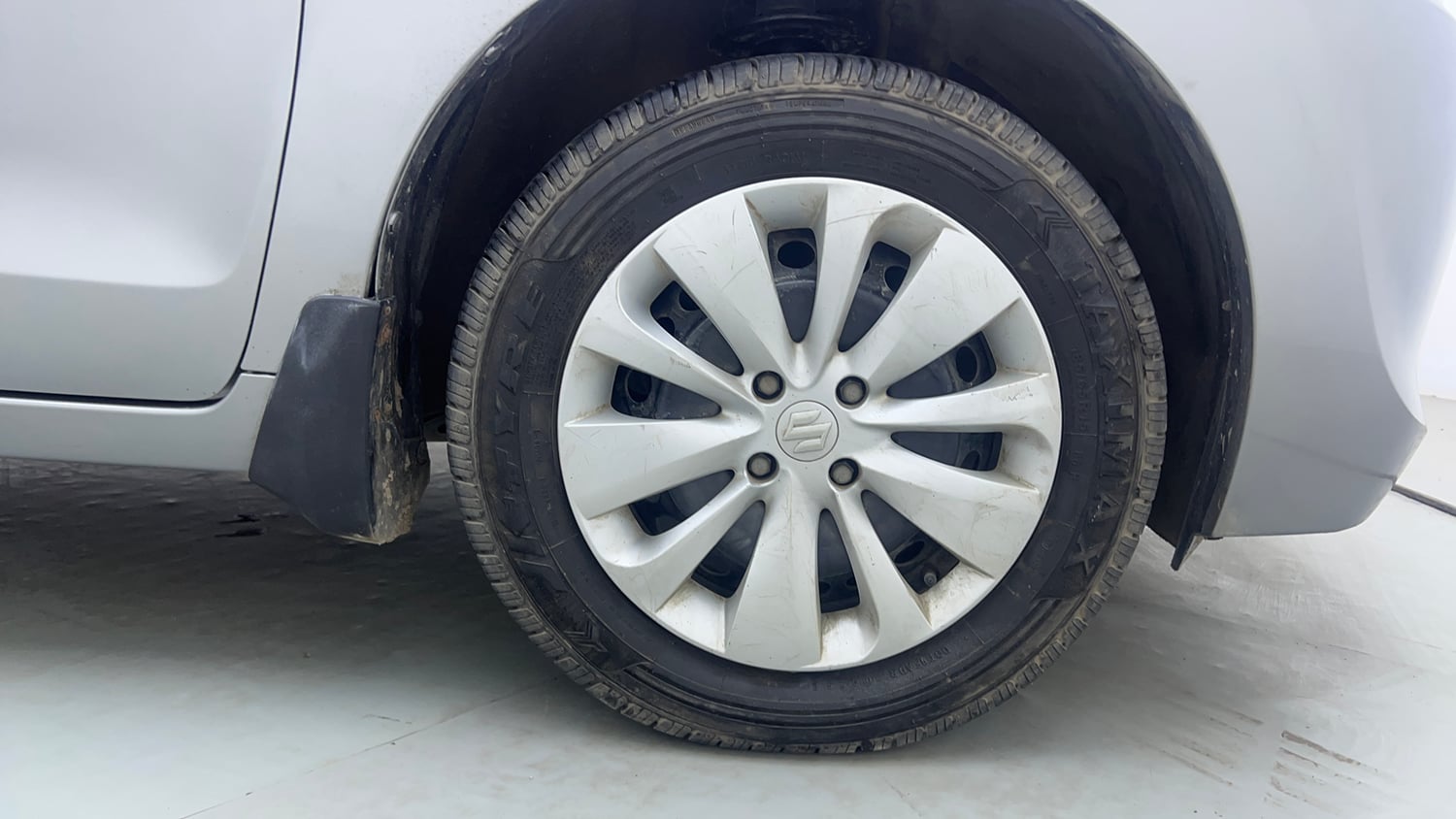Used 2016 Maruti Suzuki Baleno Delta 1.2 Petrol Manual tyres RIGHT FRONT TYRE RIM VIEW