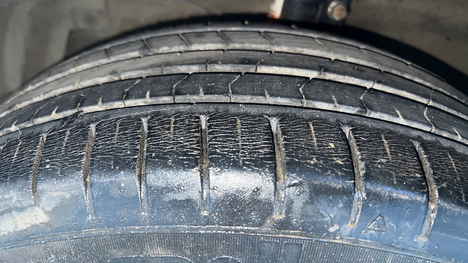 Used 2019 Maruti Suzuki Ciaz Alpha Hybrid 1.5 AT Petrol Automatic tyres LEFT FRONT TYRE TREAD VIEW