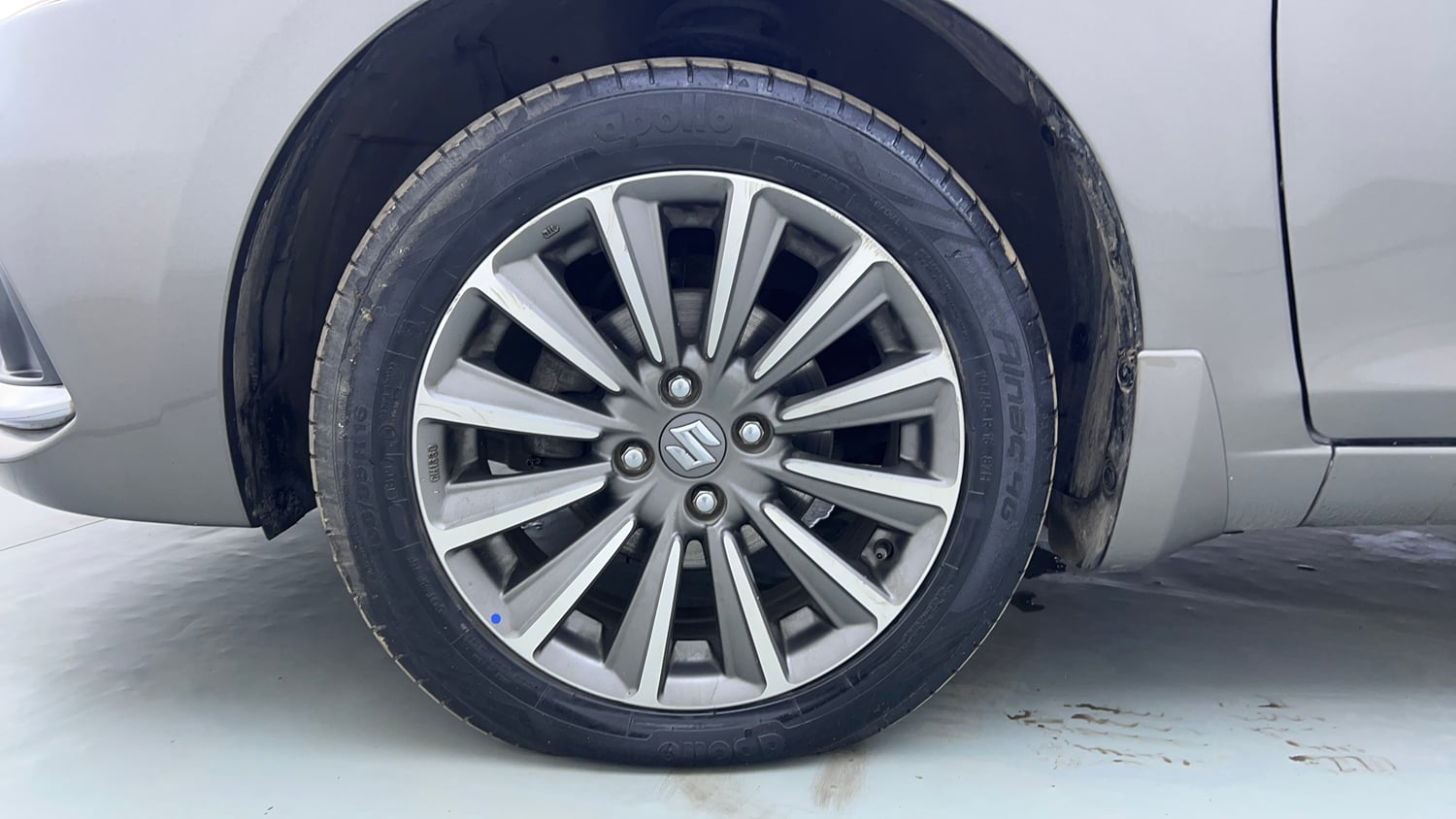Used 2019 Maruti Suzuki Ciaz Alpha Hybrid 1.5 AT Petrol Automatic tyres LEFT FRONT TYRE RIM VIEW