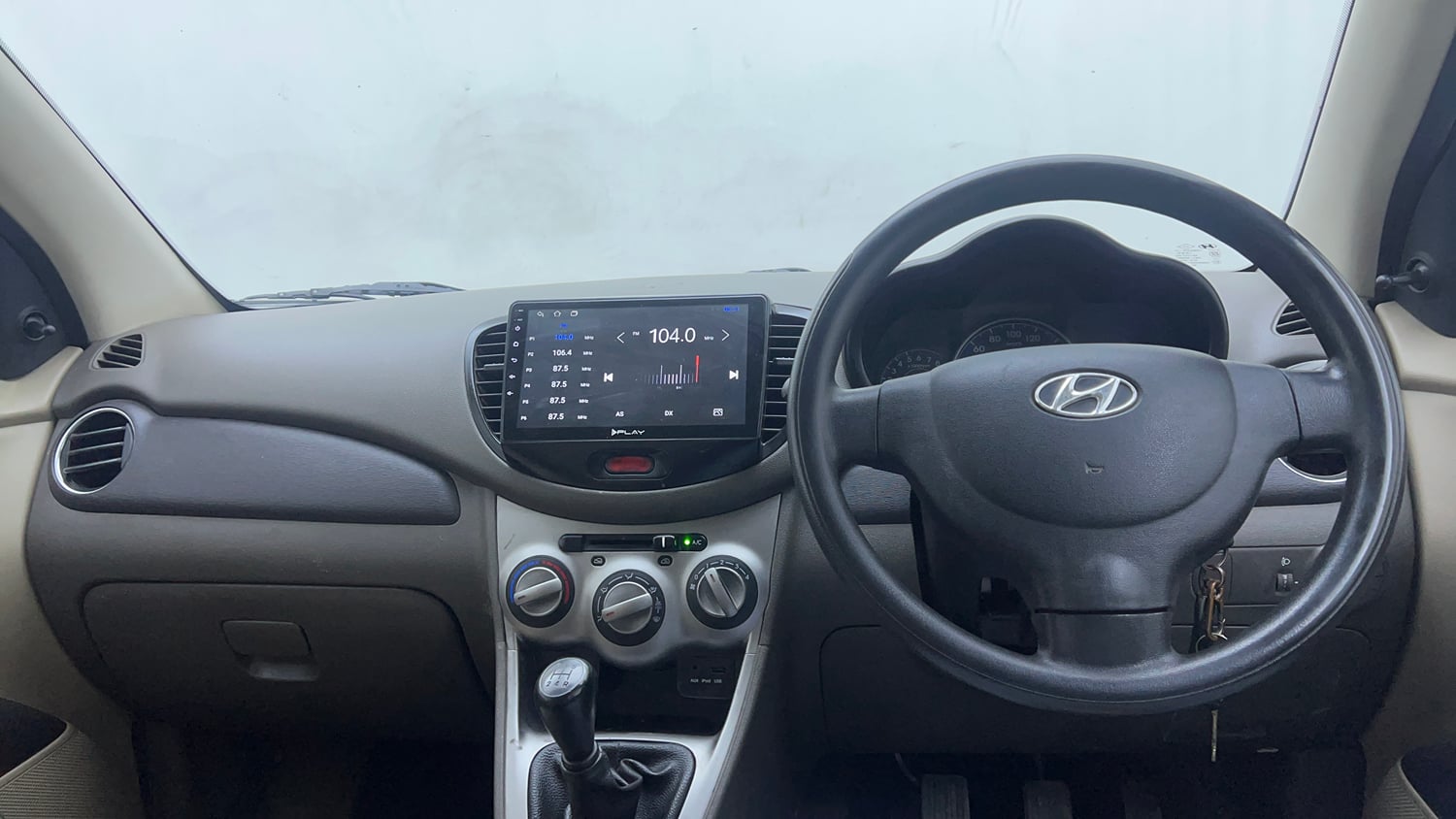 Used 2014 Hyundai i10 Sportz 1.1 iRDE2 Petrol Manual interior DASHBOARD VIEW