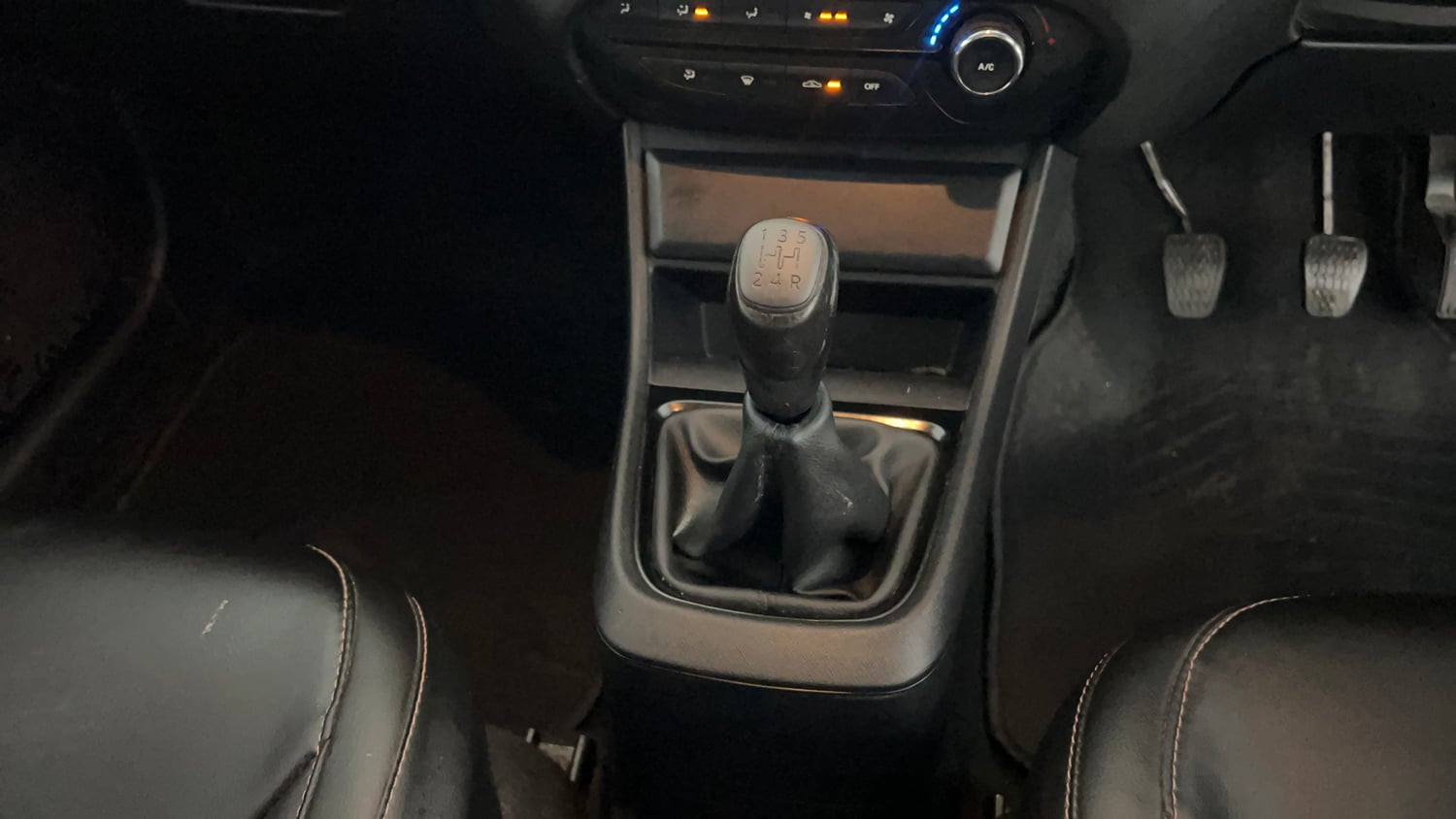 Used 2022 Tata Punch Pure MT Petrol Manual interior GEAR  KNOB VIEW