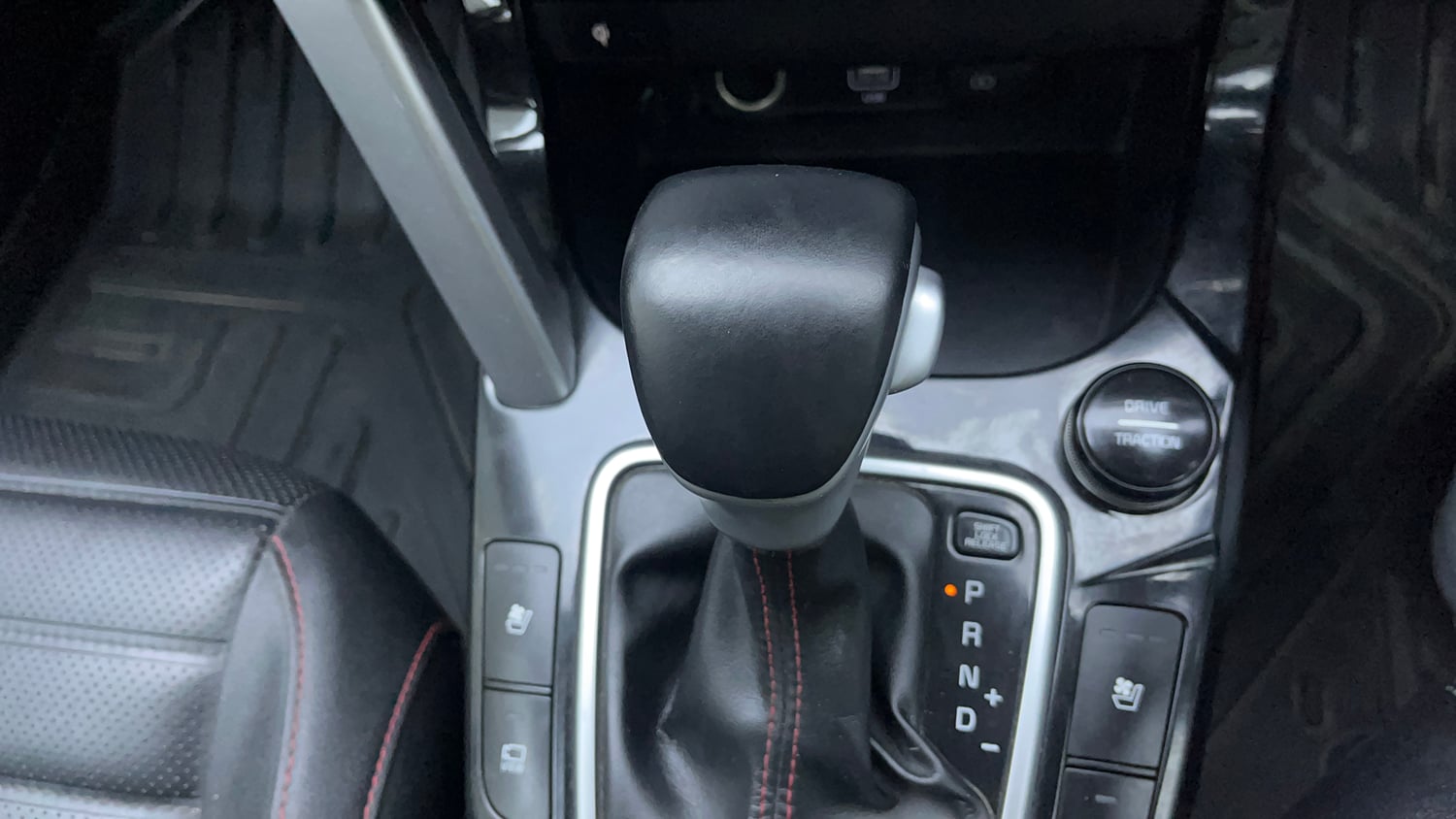 Used 2022 Kia Seltos GTX Plus 1.4 DCT Petrol Automatic interior GEAR  KNOB VIEW