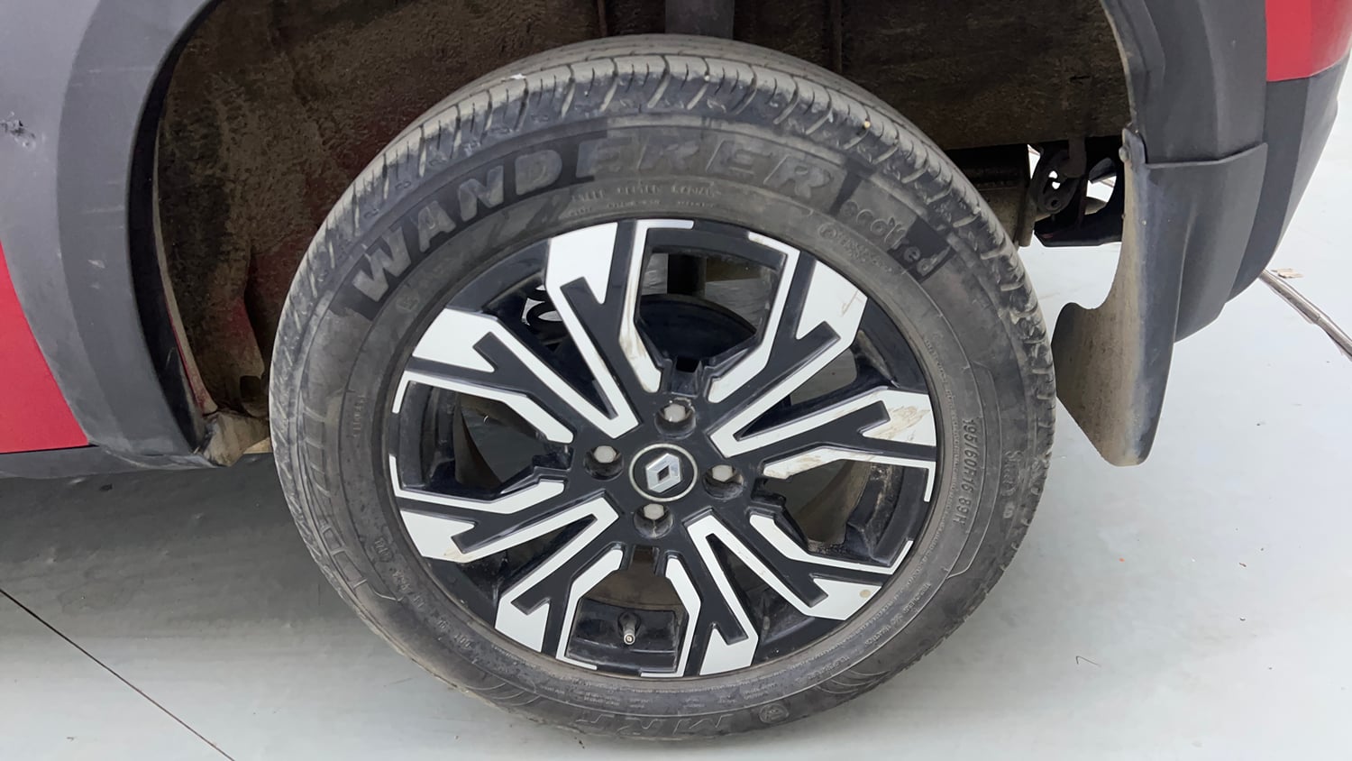 Used 2023 Renault Kiger RXZ AMT Petrol Automatic tyres LEFT REAR TYRE RIM VIEW