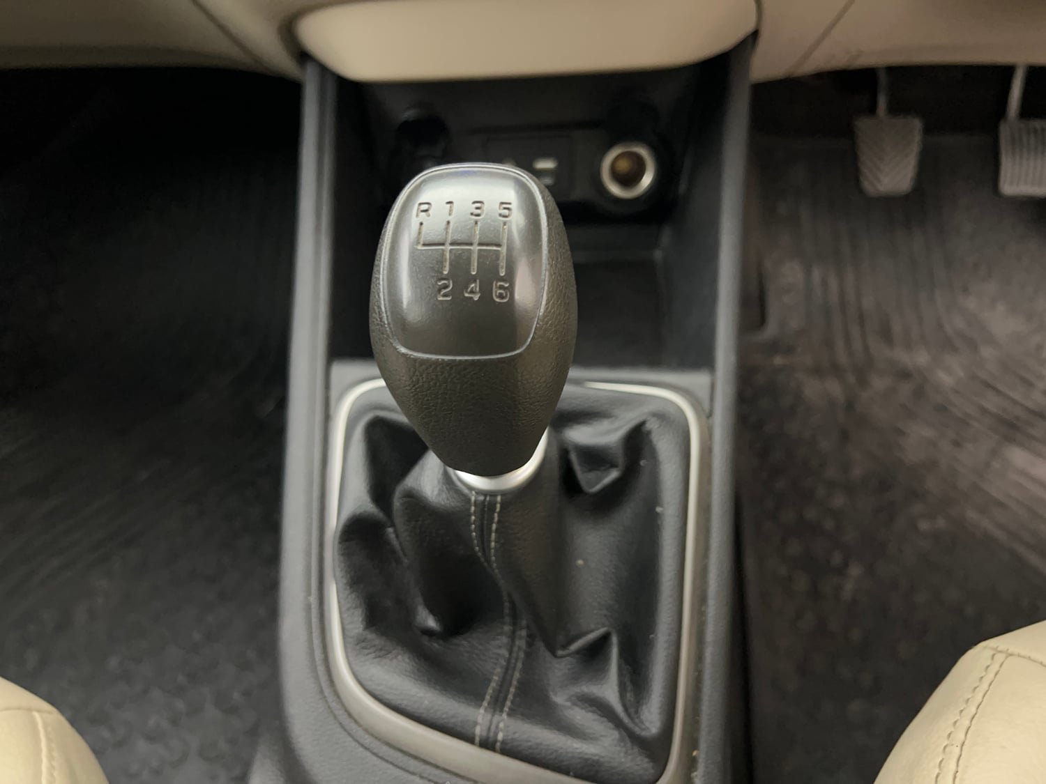 Used 2019 Hyundai Verna SX 1.6 VTVT Petrol Manual interior GEAR  KNOB VIEW