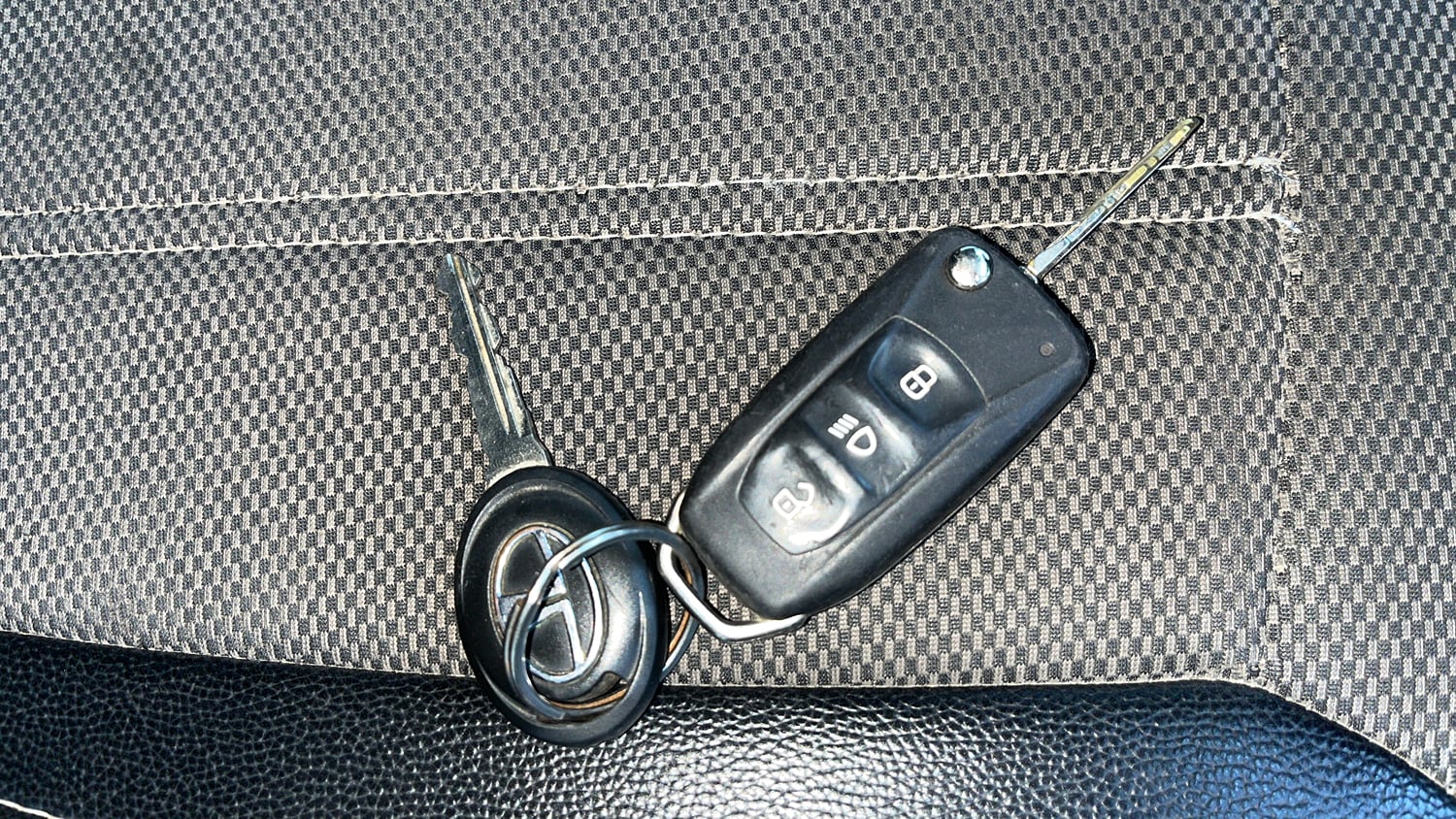 Used 2018 Tata Tiago Revotron XZA Petrol Automatic extra CAR KEY VIEW