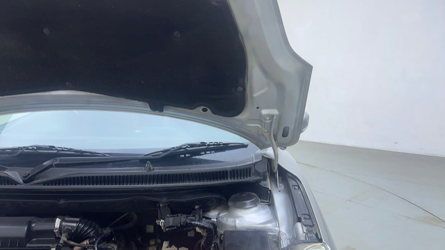 Used 2016 Maruti Suzuki Baleno Delta 1.2 Petrol Manual engine ENGINE LEFT SIDE HINGE & APRON VIEW