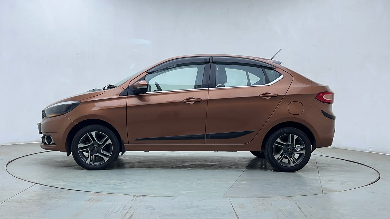 Used 2018 Tata Tigor Revotron XZA Petrol Automatic exterior LEFT SIDE VIEW