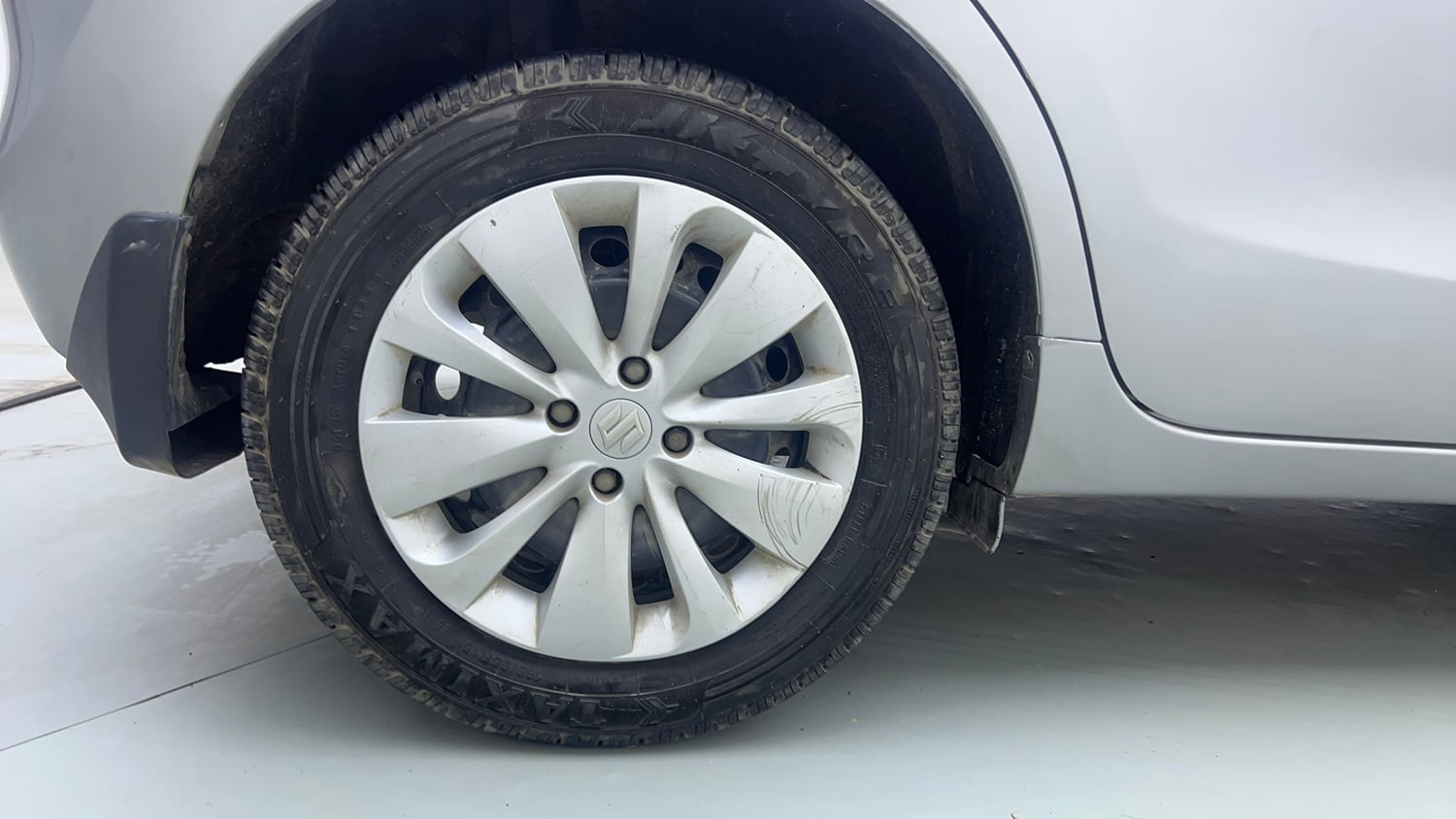 Used 2016 Maruti Suzuki Baleno Delta 1.2 Petrol Manual tyres RIGHT REAR TYRE RIM VIEW