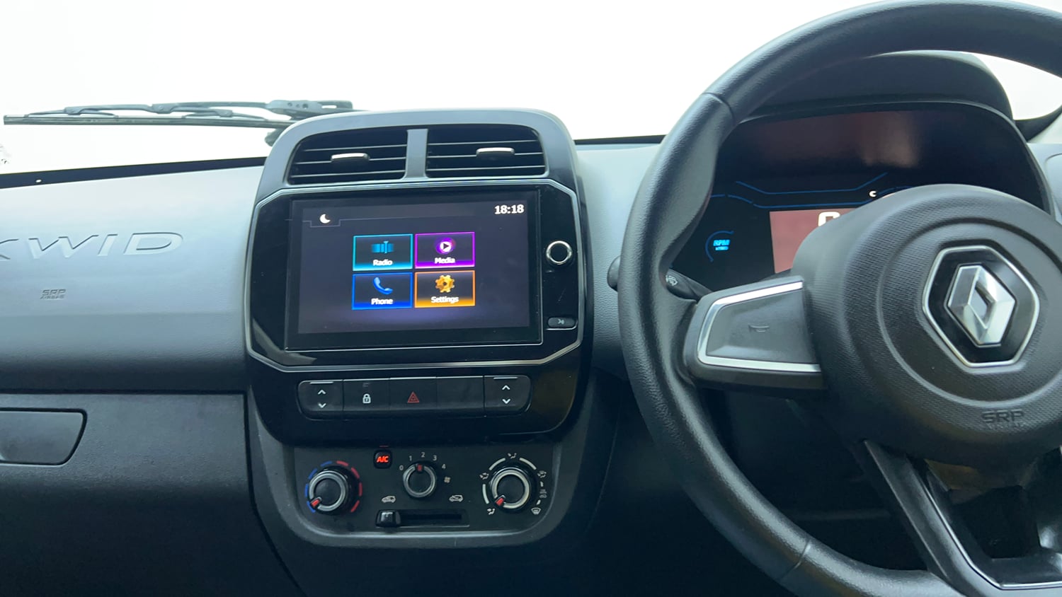 Used 2021 Renault Kwid RXT 1.0 Opt Petrol Manual top_features Integrated (in-dash) music system