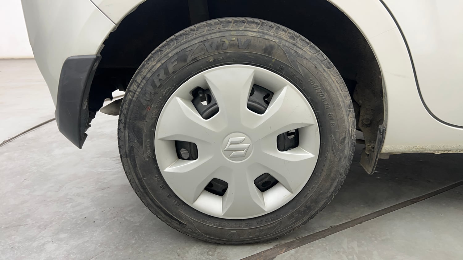 Used 2021 Maruti Suzuki Wagon R VXi (O) 1.2 AMT Petrol Automatic tyres RIGHT REAR TYRE RIM VIEW