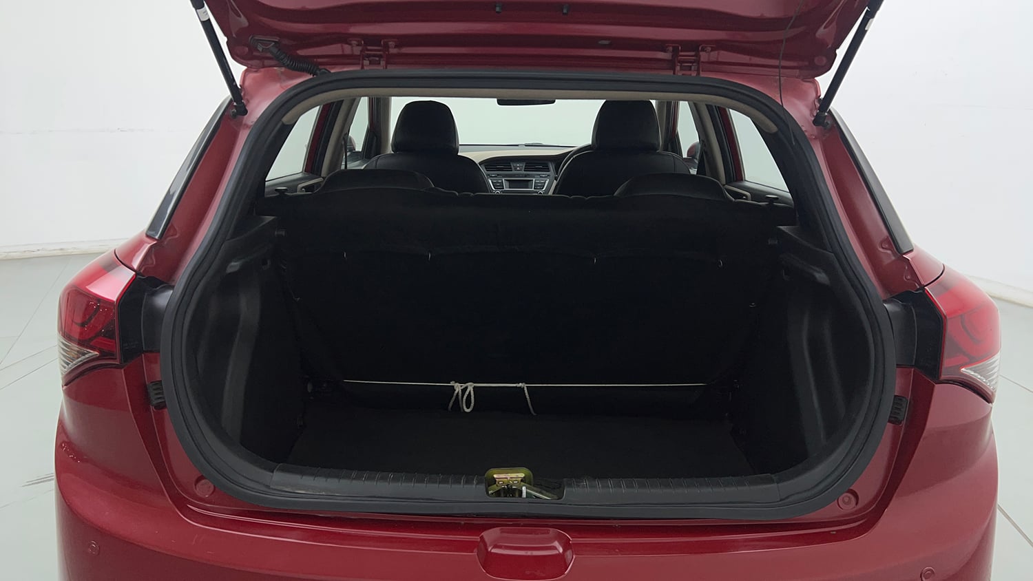 Used 2017 Hyundai Elite i20 Sportz 1.2 Petrol Manual interior DICKY INSIDE VIEW