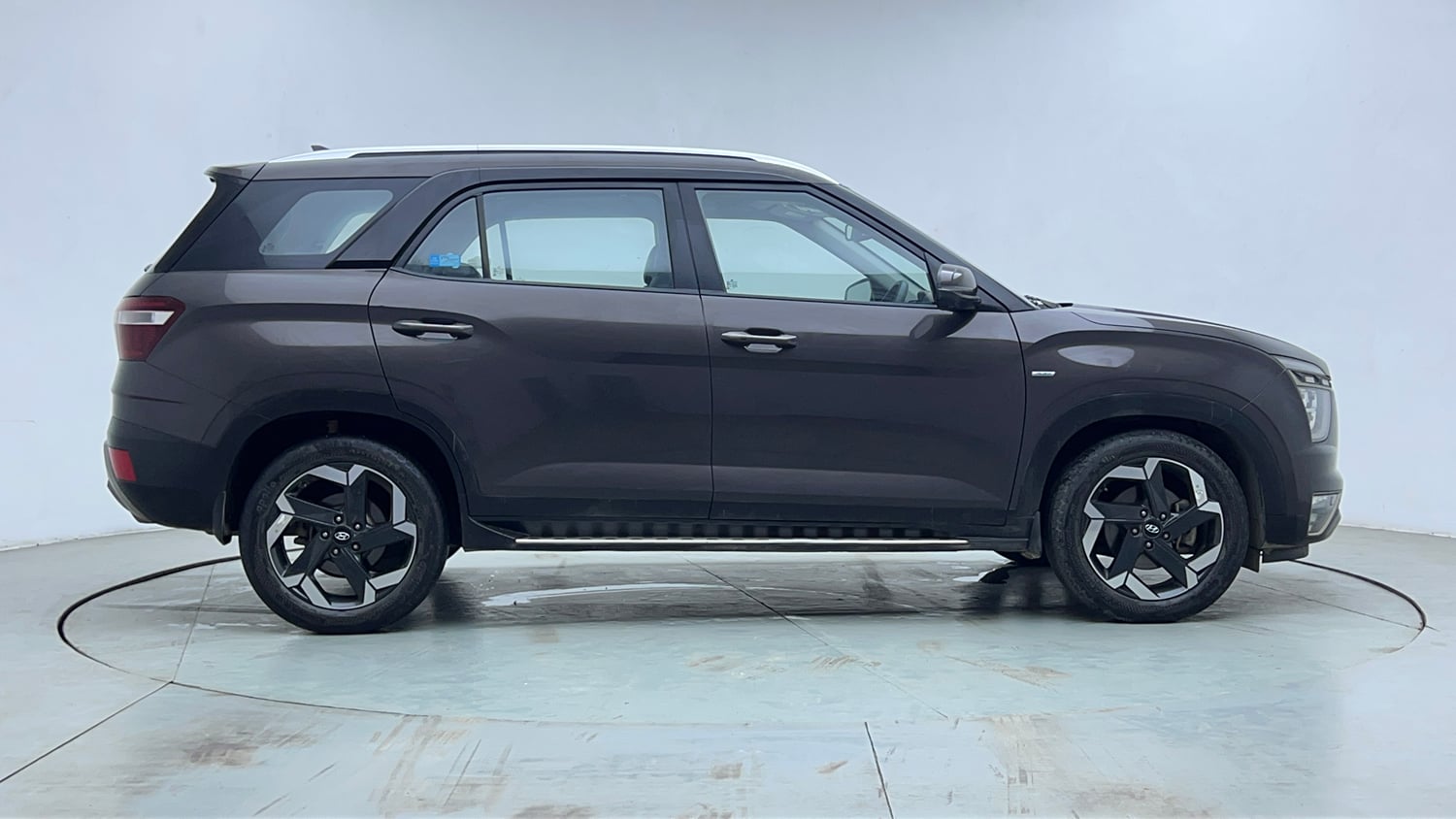 Used 2021 Hyundai Alcazar Platinum (O) 6 STR 2.0 Petrol AT Petrol Automatic exterior RIGHT SIDE VIEW