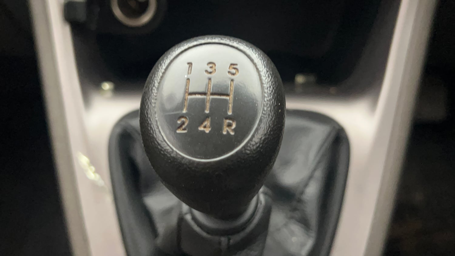 Used 2015 Hyundai i10 Magna 1.1 iRDE2 Petrol Manual interior GEAR  KNOB VIEW