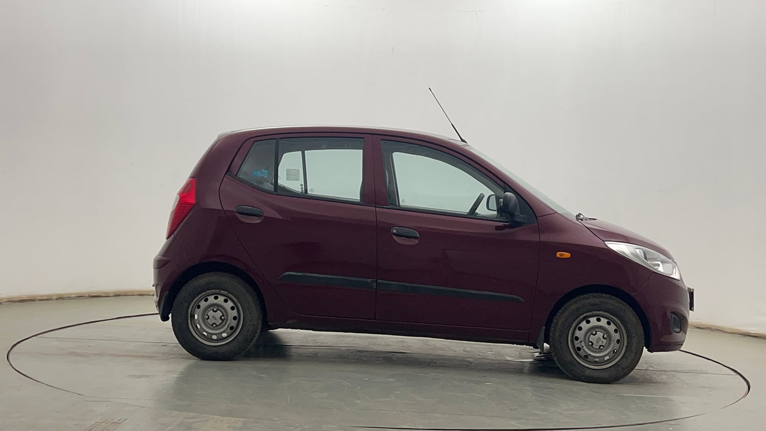 Used 2015 Hyundai i10 Magna 1.1 iRDE2 Petrol Manual exterior RIGHT SIDE VIEW