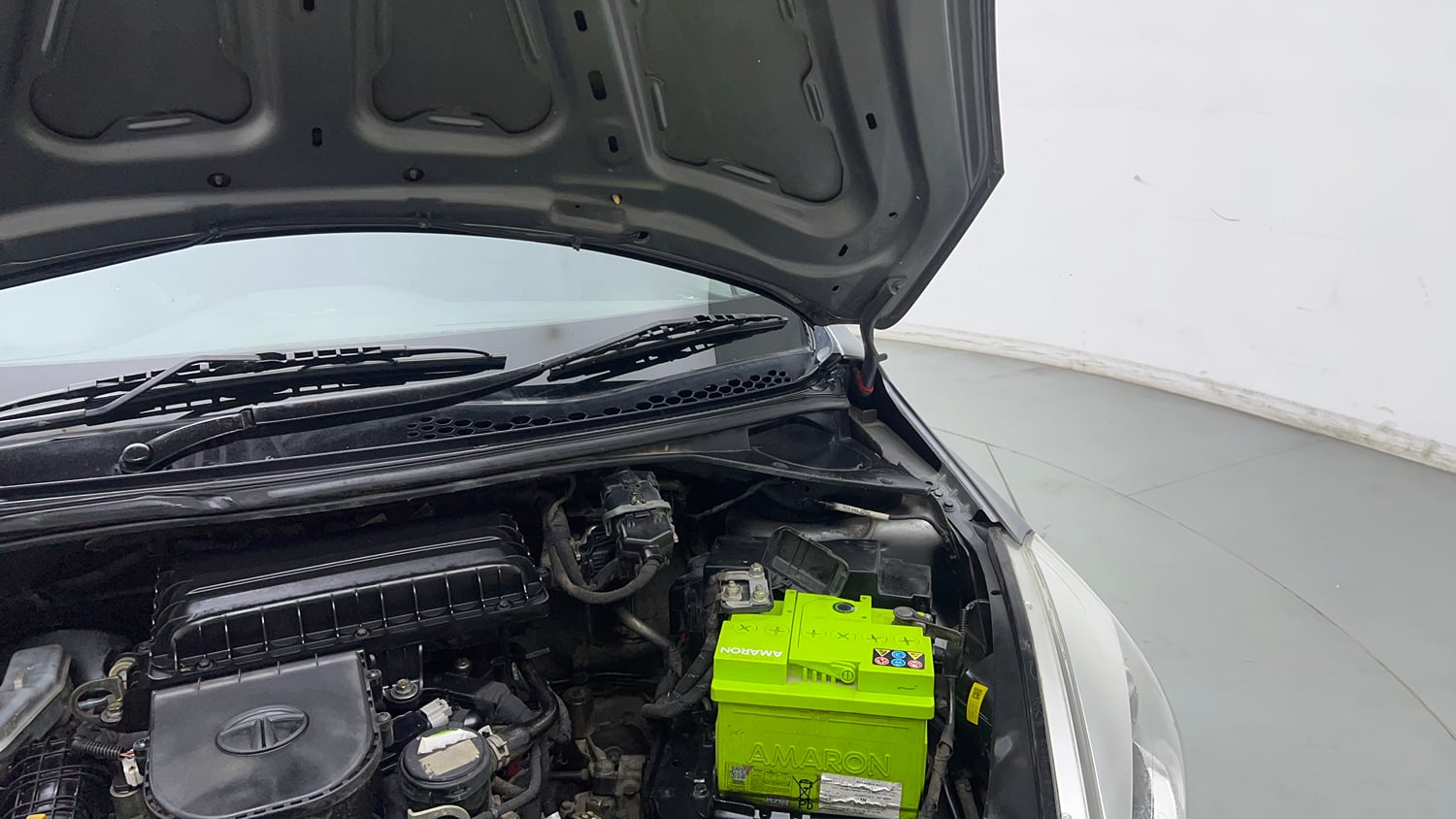Used 2019 Tata Tiago Revotron XZ w/o Alloy Petrol Manual engine ENGINE LEFT SIDE HINGE & APRON VIEW