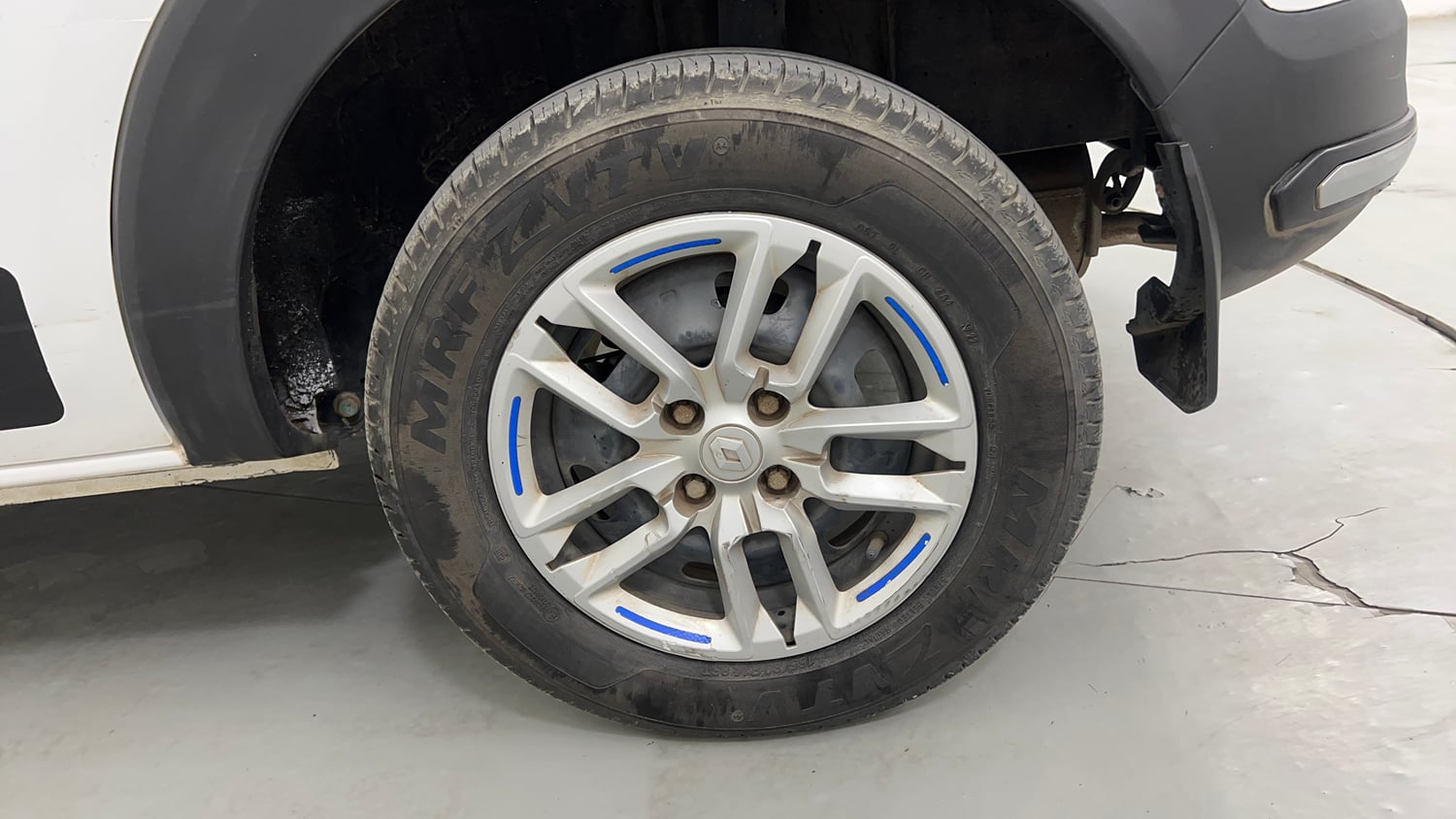 Used 2022 Renault Triber RXT EASY-R AMT Petrol Automatic tyres LEFT REAR TYRE RIM VIEW