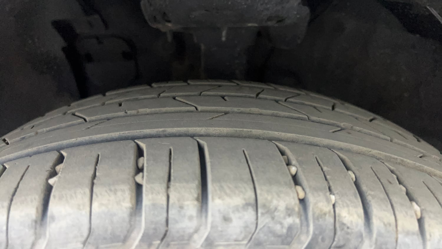 Used 2025 Hyundai Venue SX (O) 1.0 Turbo DCT Petrol Automatic tyres LEFT FRONT TYRE TREAD VIEW