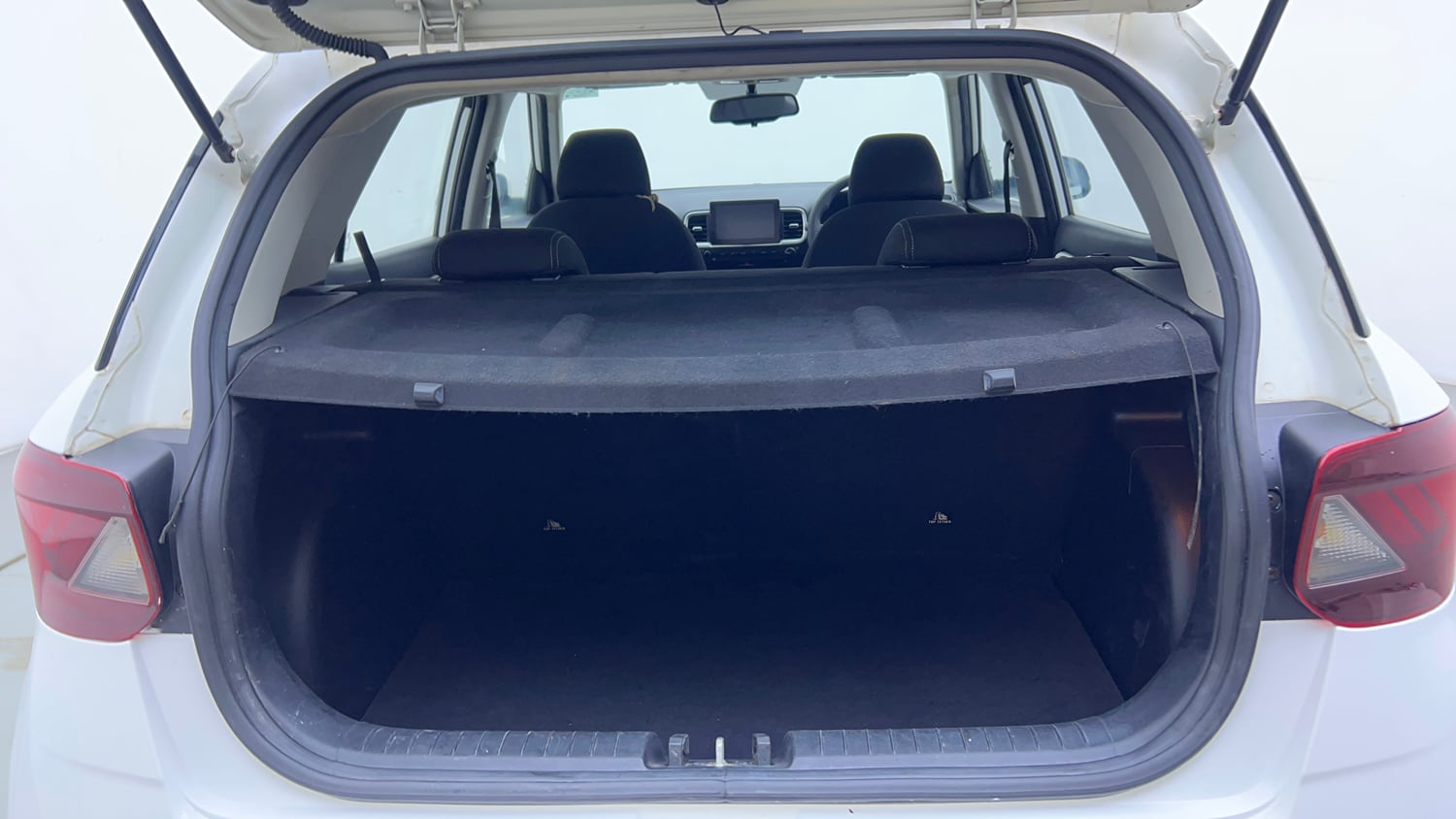 Used 2019 Hyundai Venue SX Plus 1.0 Turbo DCT Petrol Automatic interior DICKY INSIDE VIEW