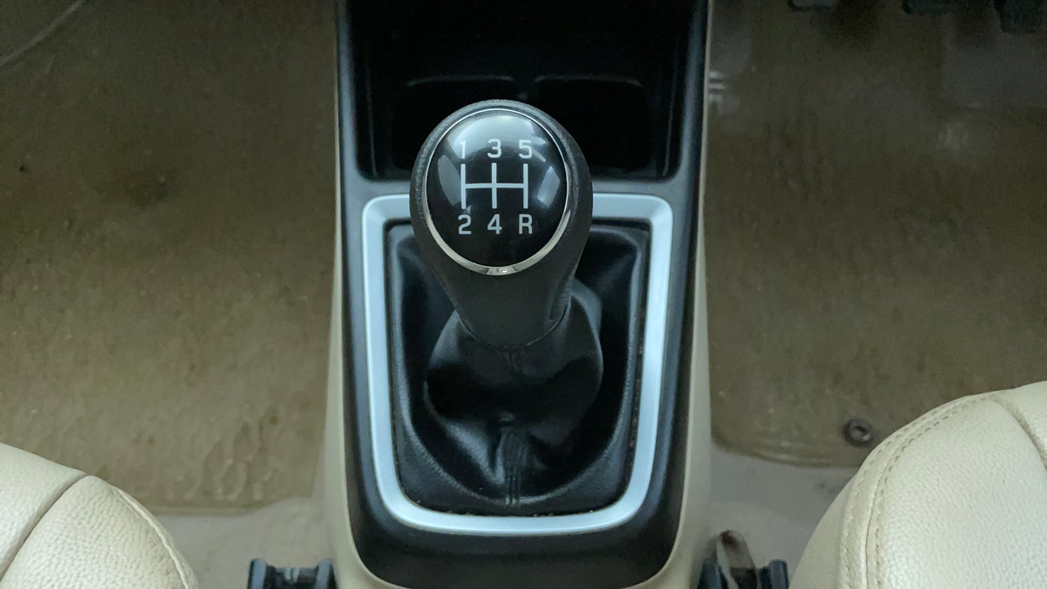 Used 2018 Maruti Suzuki Dzire ZXi Petrol Manual interior GEAR  KNOB VIEW