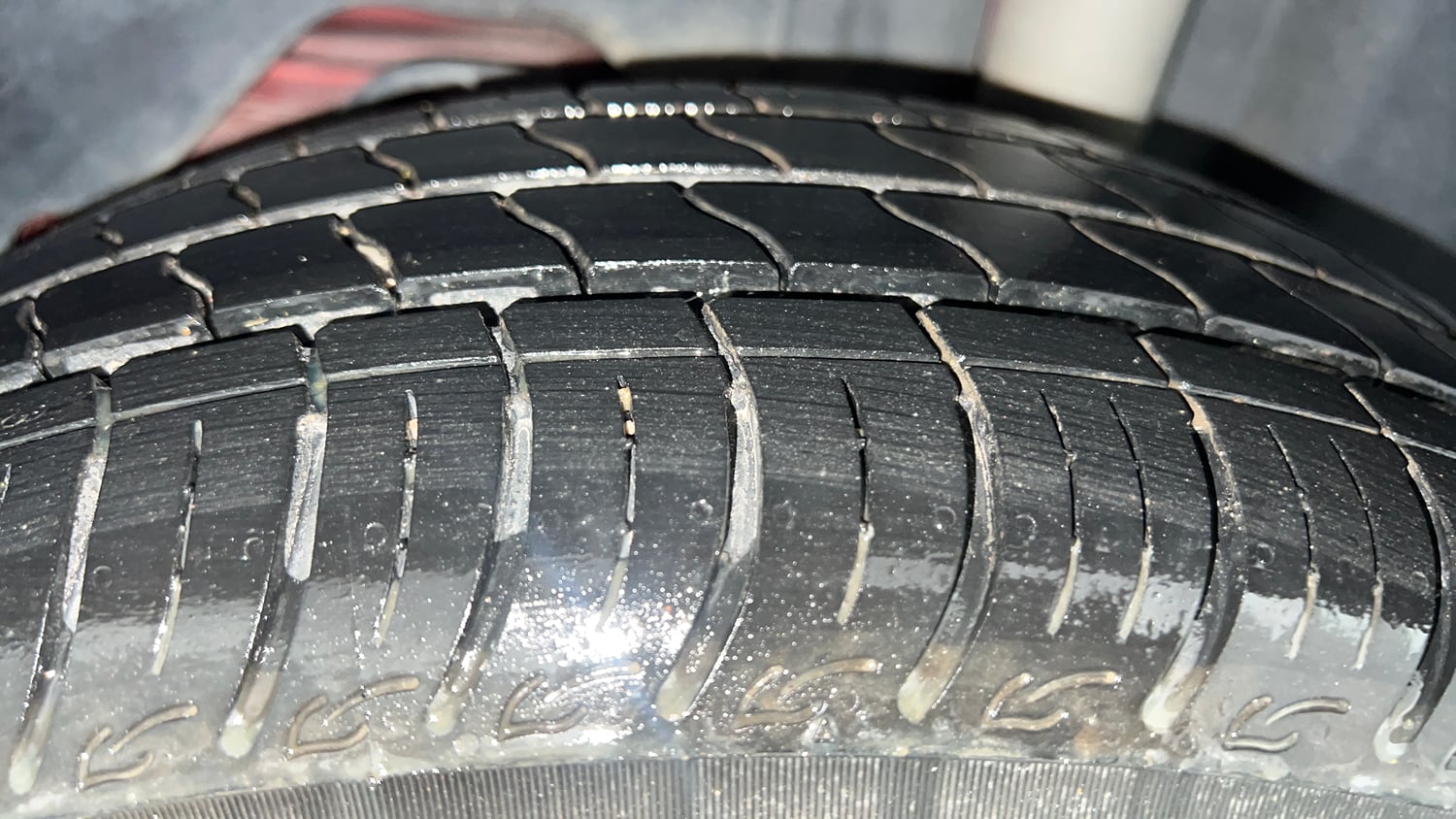 Used 2019 Ford Figo Titanium 1.2 Ti-VCT MT Petrol Manual tyres LEFT REAR TYRE TREAD VIEW
