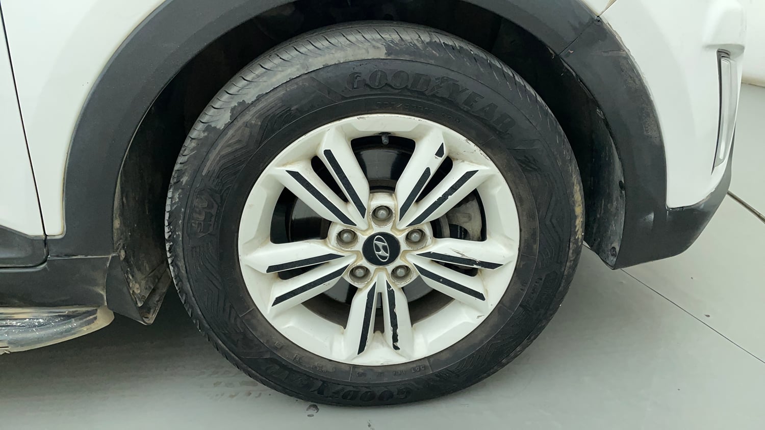 Used 2016 Hyundai Creta 1.6 SX Plus AT Diesel Automatic tyres RIGHT FRONT TYRE RIM VIEW