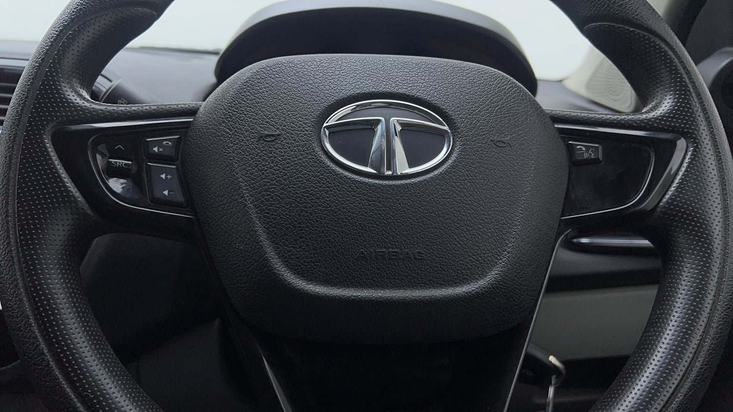 Used 2019 Tata Tiago Revotron XZ w/o Alloy Petrol Manual top_features Steering mounted controls