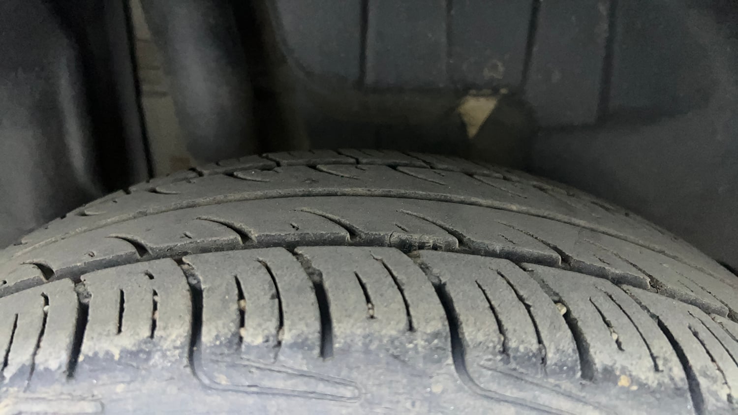 Used 2020 Maruti Suzuki Swift ZXi Plus AMT Petrol Automatic tyres RIGHT REAR TYRE TREAD VIEW