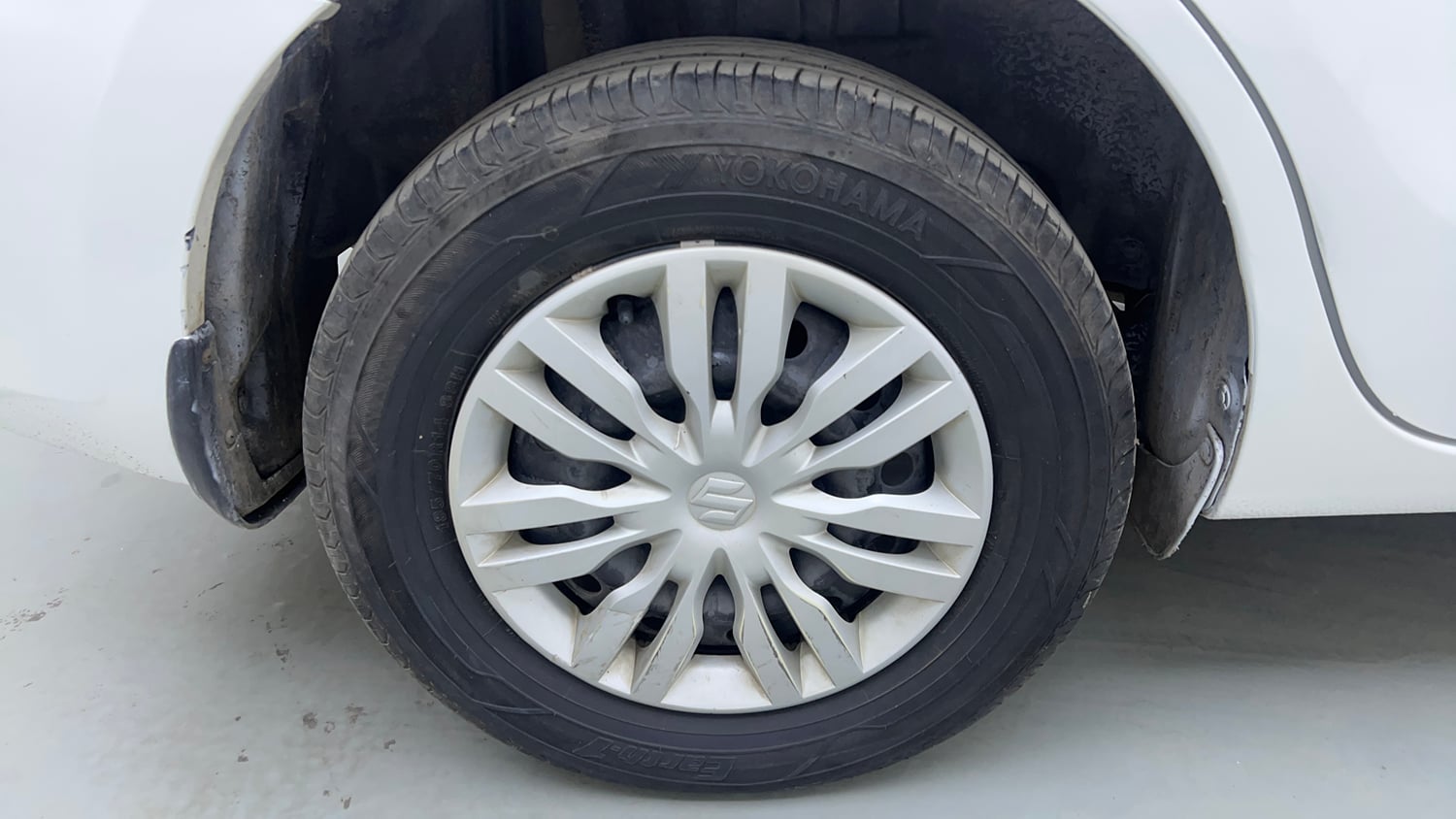 Used 2019 Maruti Suzuki Dzire VXi AMT Petrol Automatic tyres RIGHT REAR TYRE RIM VIEW