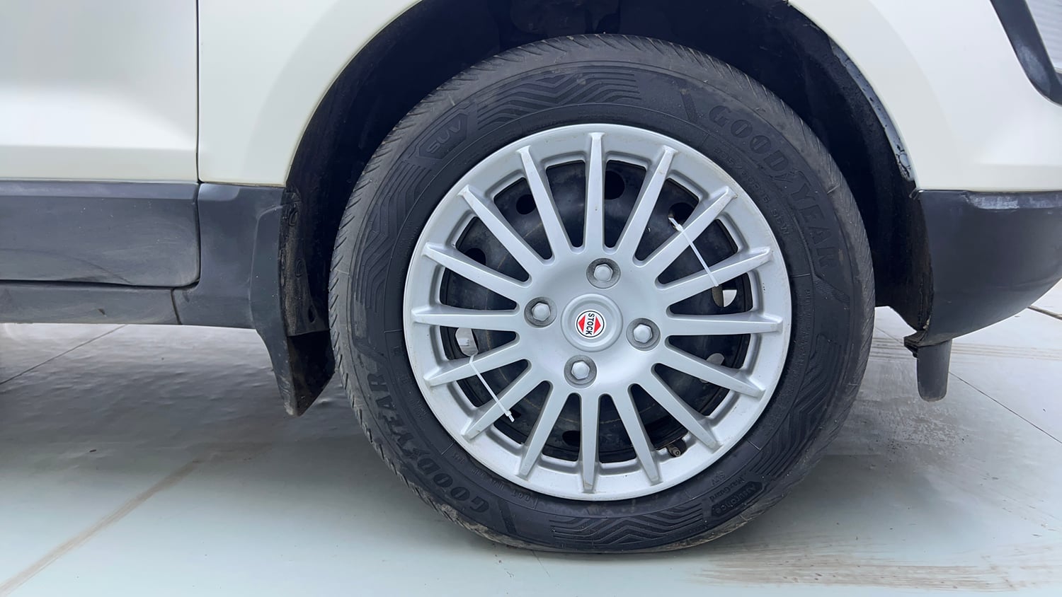 Used 2021 Ford EcoSport Trend 1.5L TDCi Diesel Manual tyres RIGHT FRONT TYRE RIM VIEW